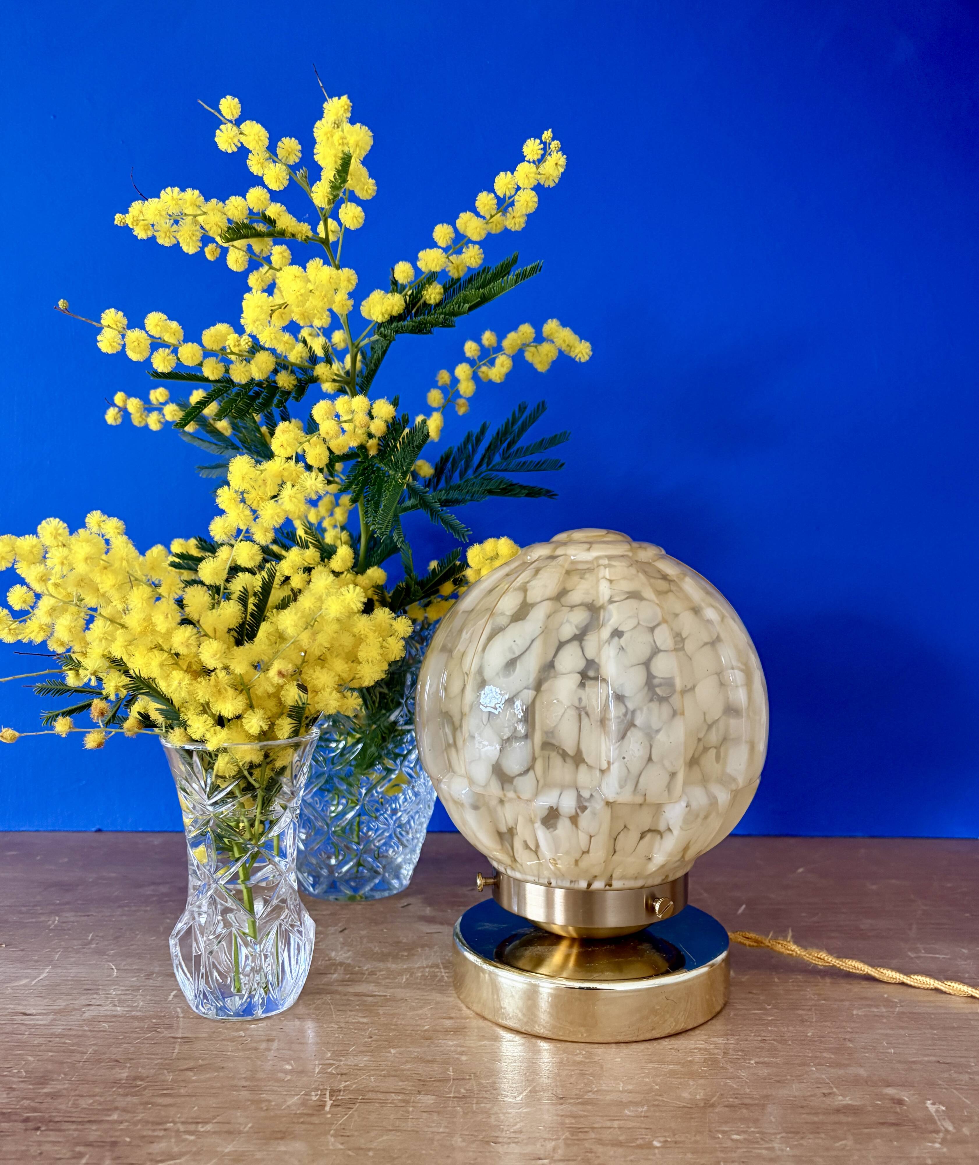 Beautiful table lamp, vintage Art Deco glass globe from Clichy in pink. Diameter