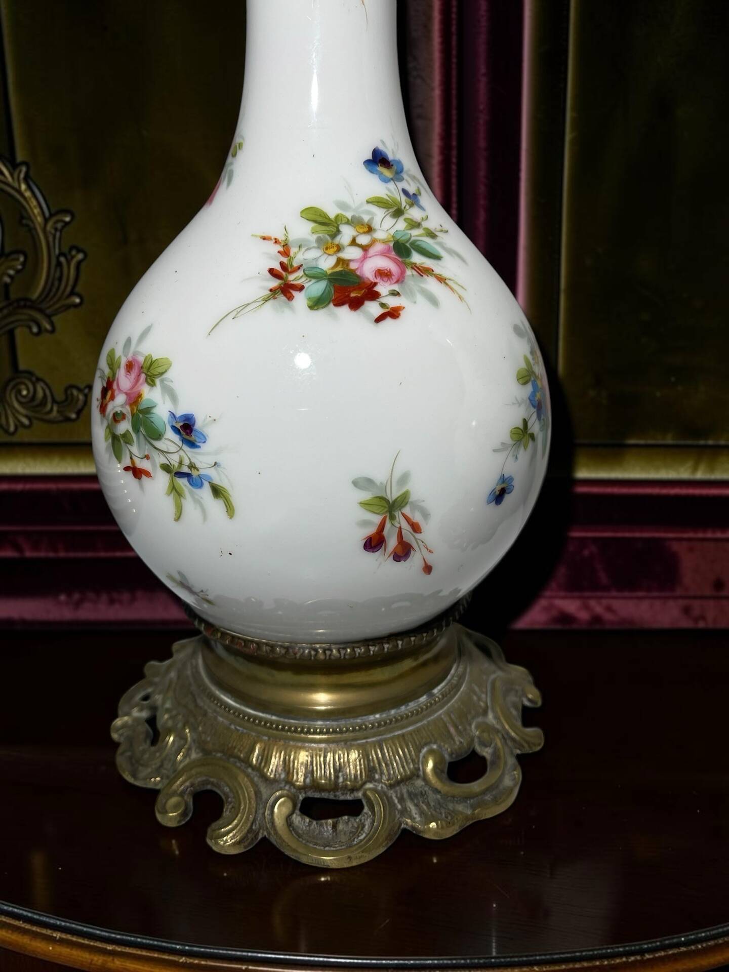 Pair of antique vases in hand-painted porcelain and bronze – Décor
