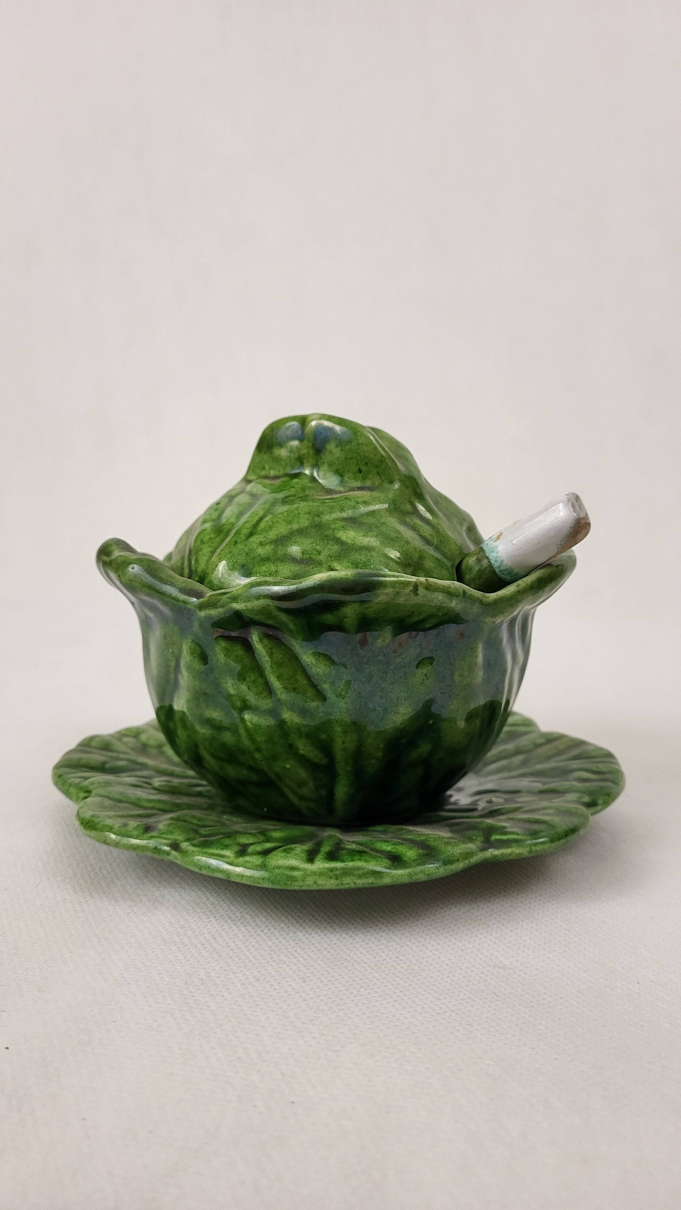 Gravy boat in slipware