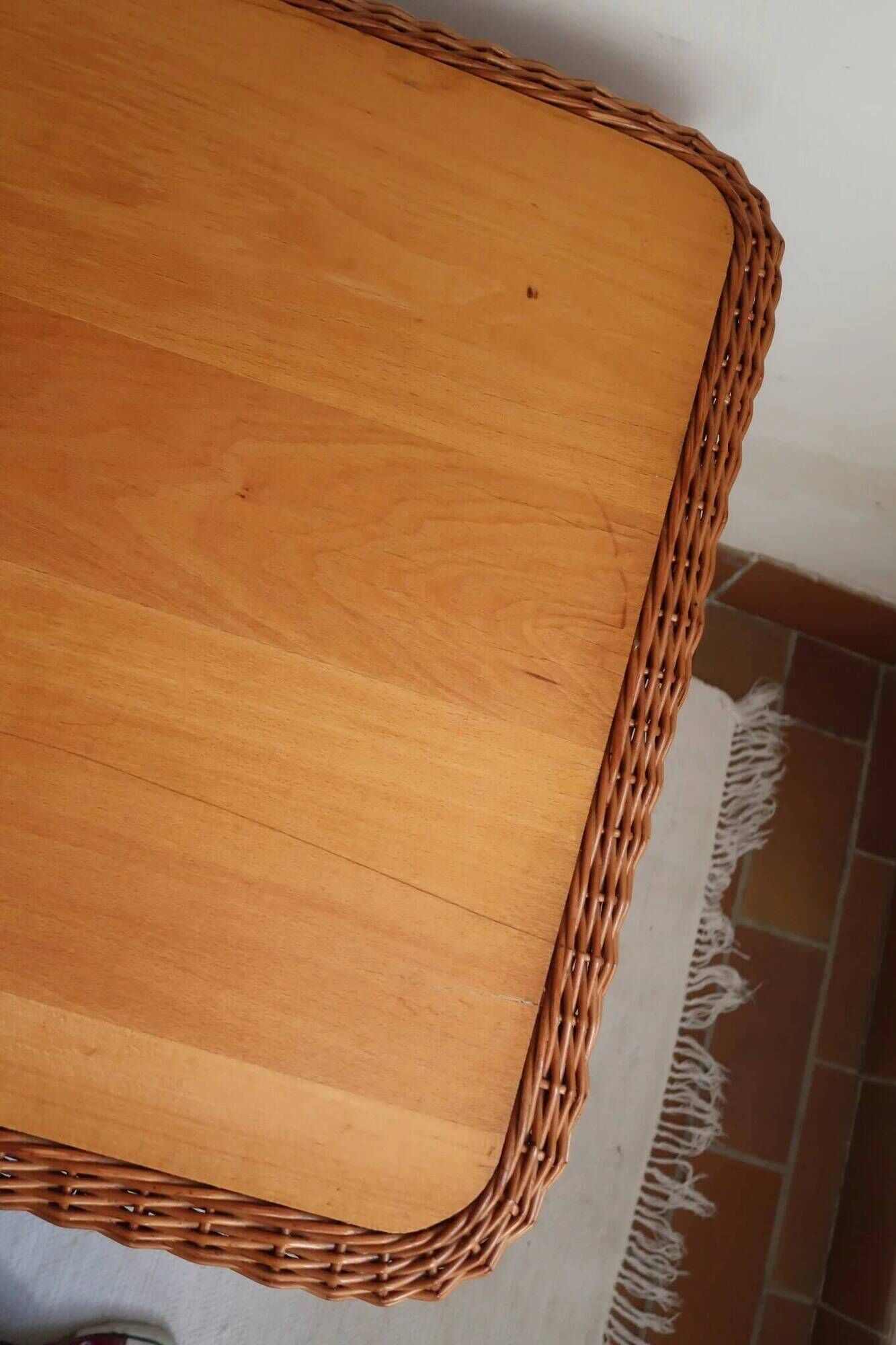 Table à manger en rotin et osier, plateau en hêtre, années 60