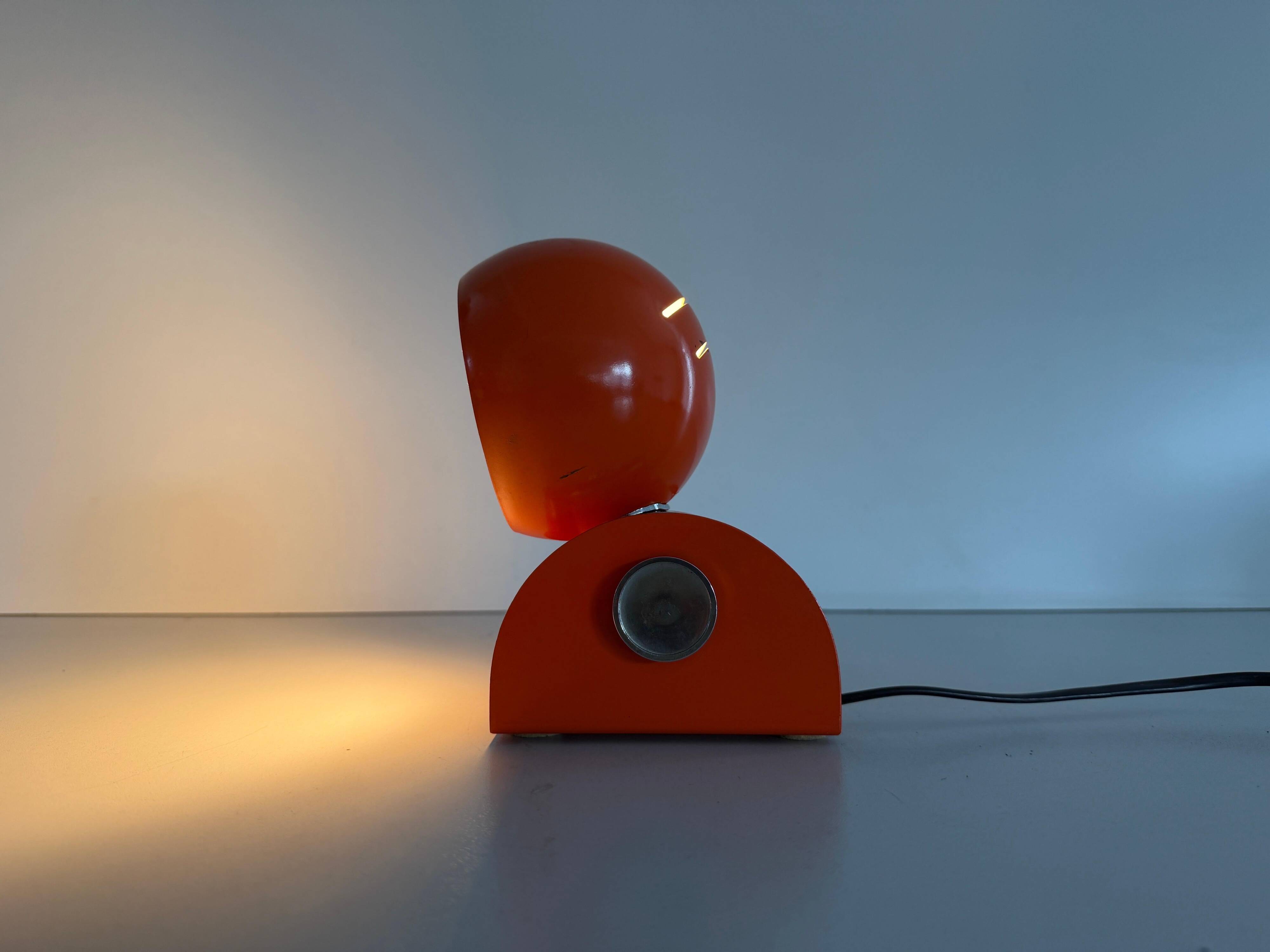 Lampe de table en métal NO AGE, années 1970, Italie