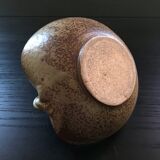 Empty stoneware basket pocket