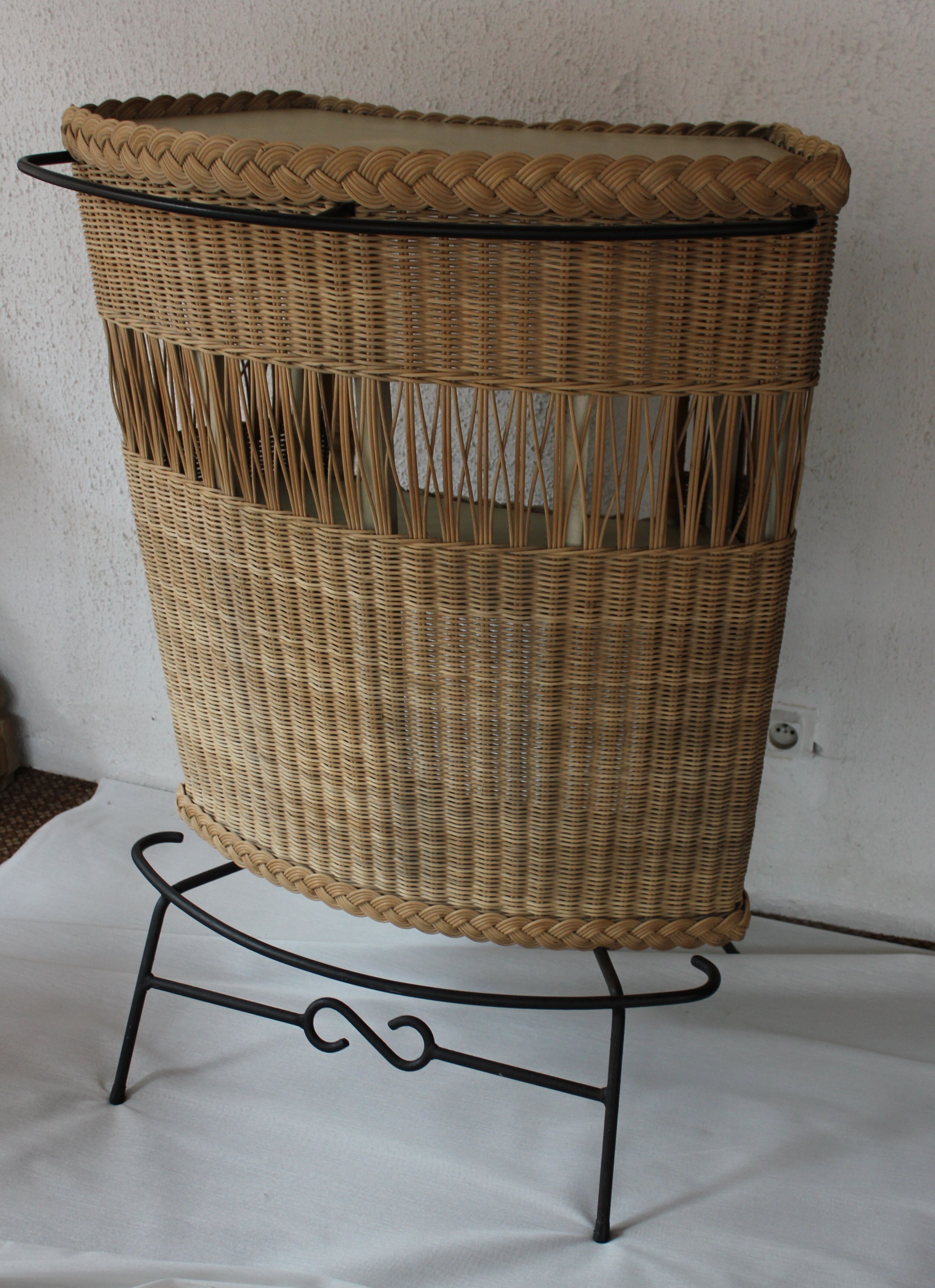 Rattan bars