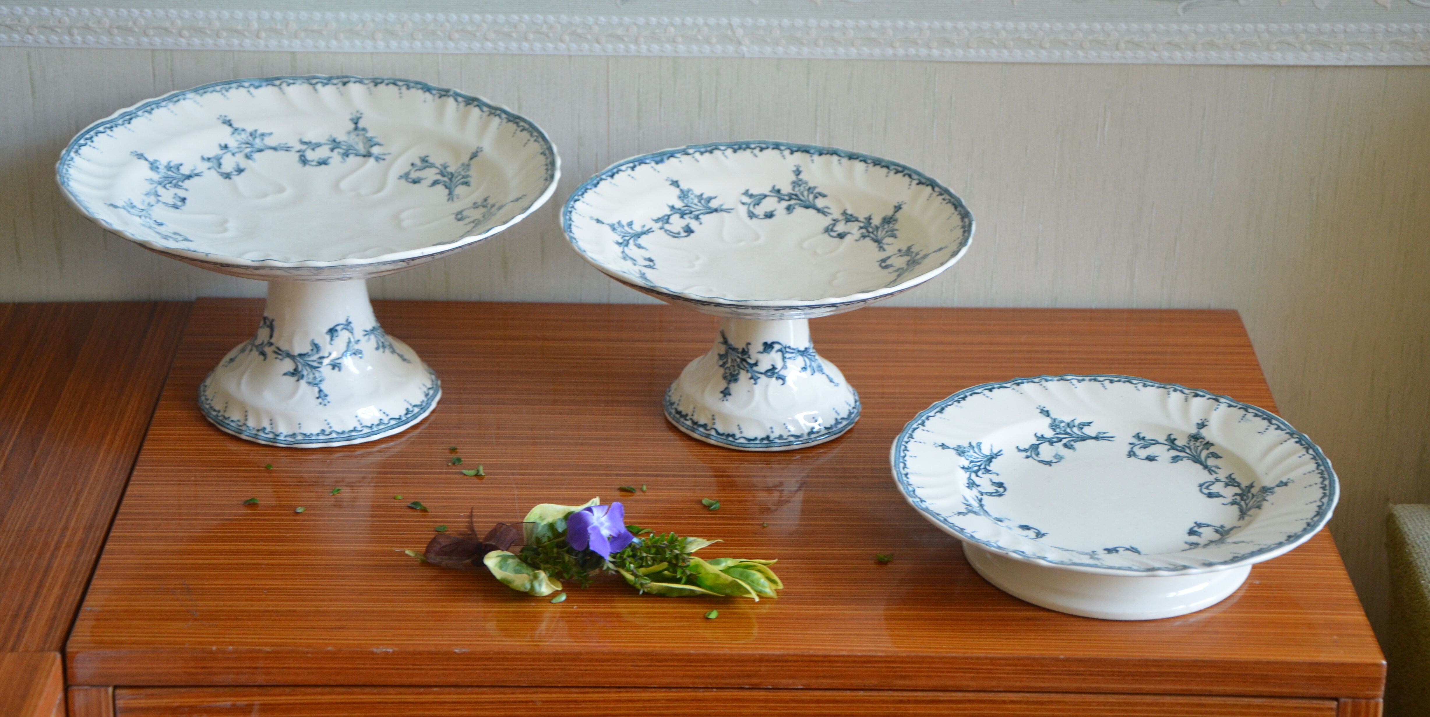 Longwy compote bowl, Chantilly model