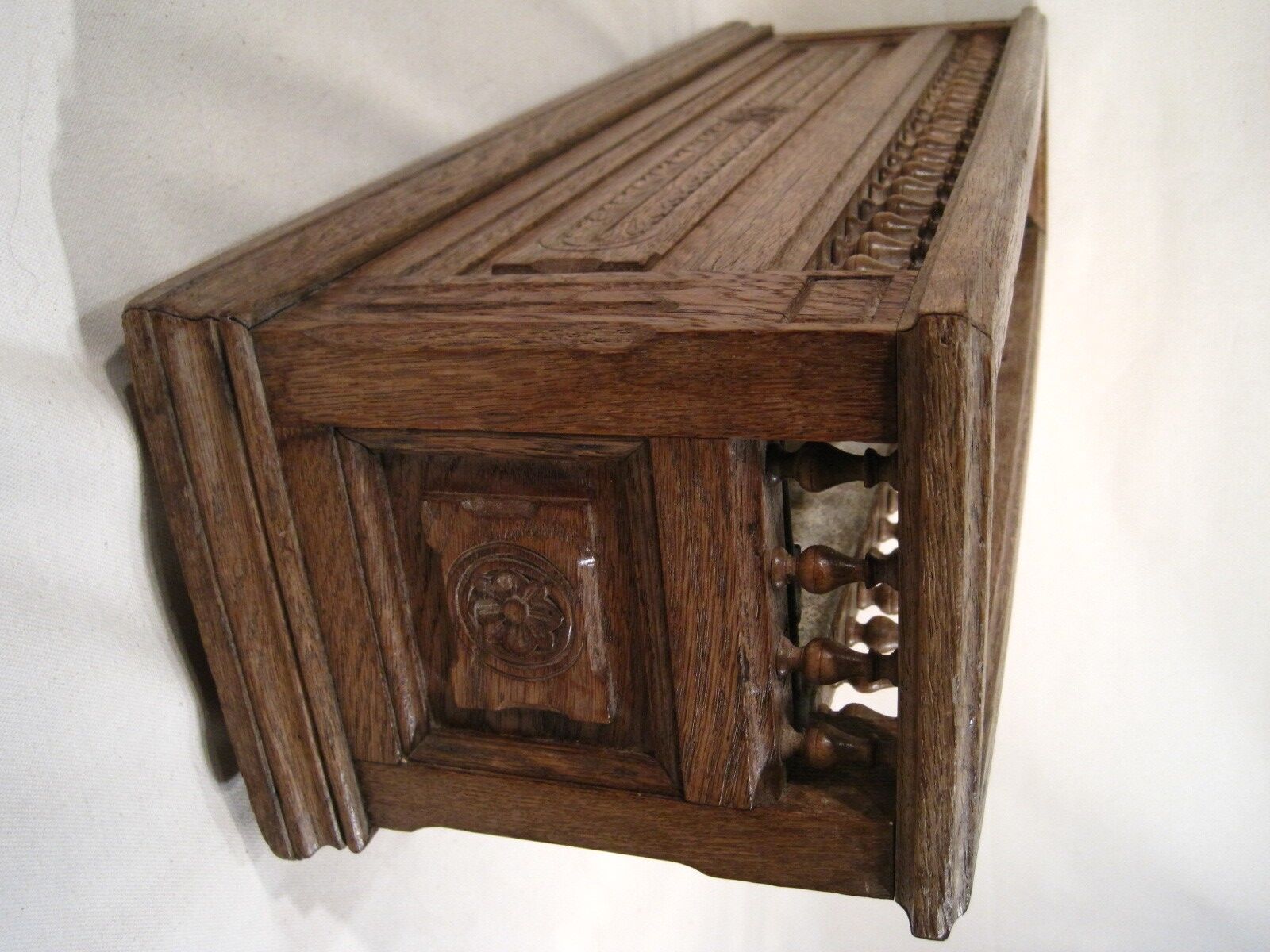 Old planter planter outside wooden box around 1900