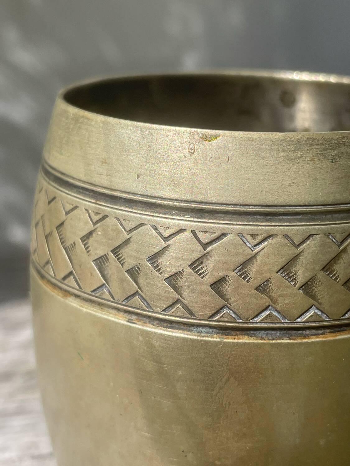 Timbale art déco monogrammé dorée
