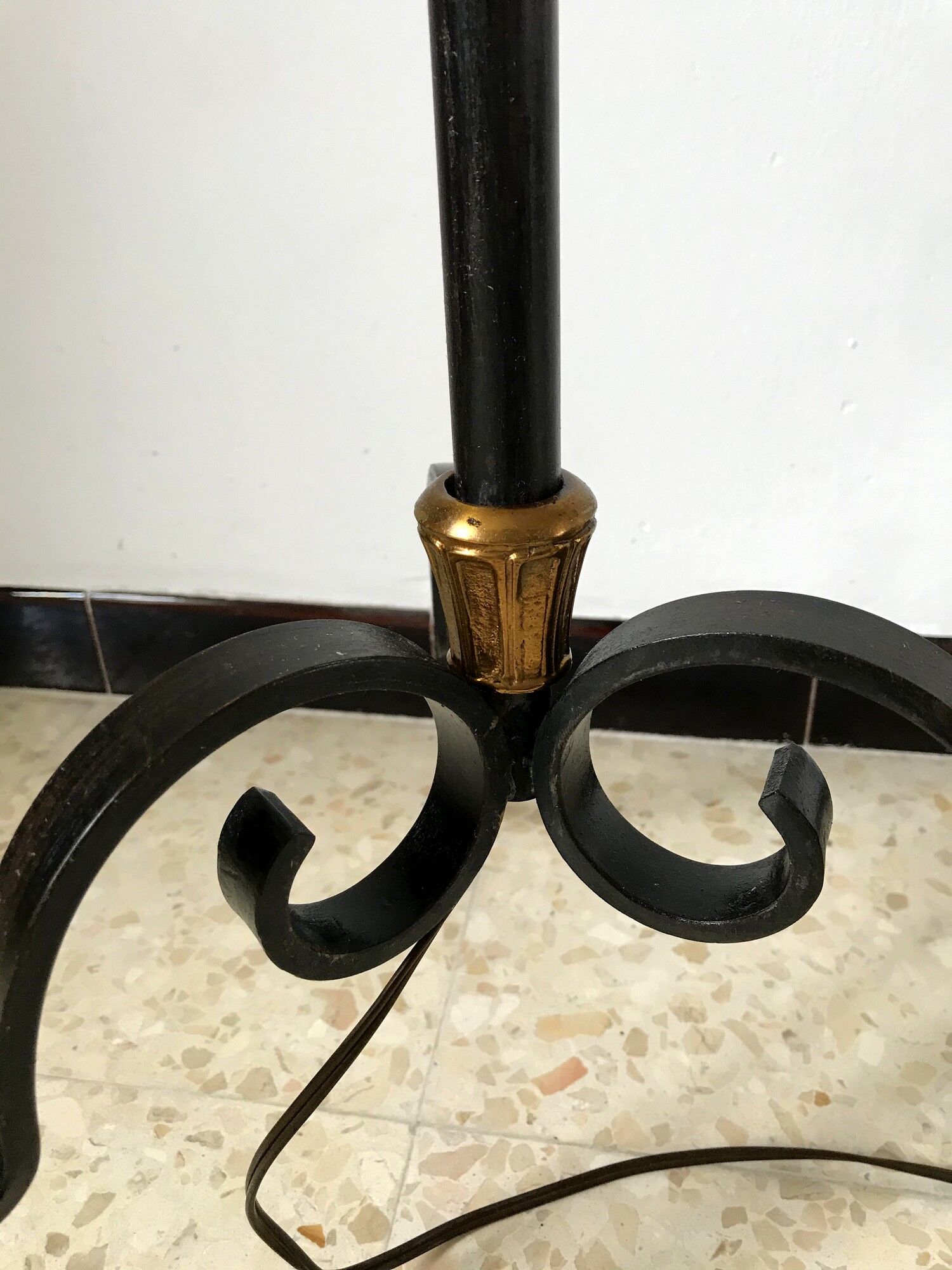 Lampadaire vintage en fer forgé et bronze années 50