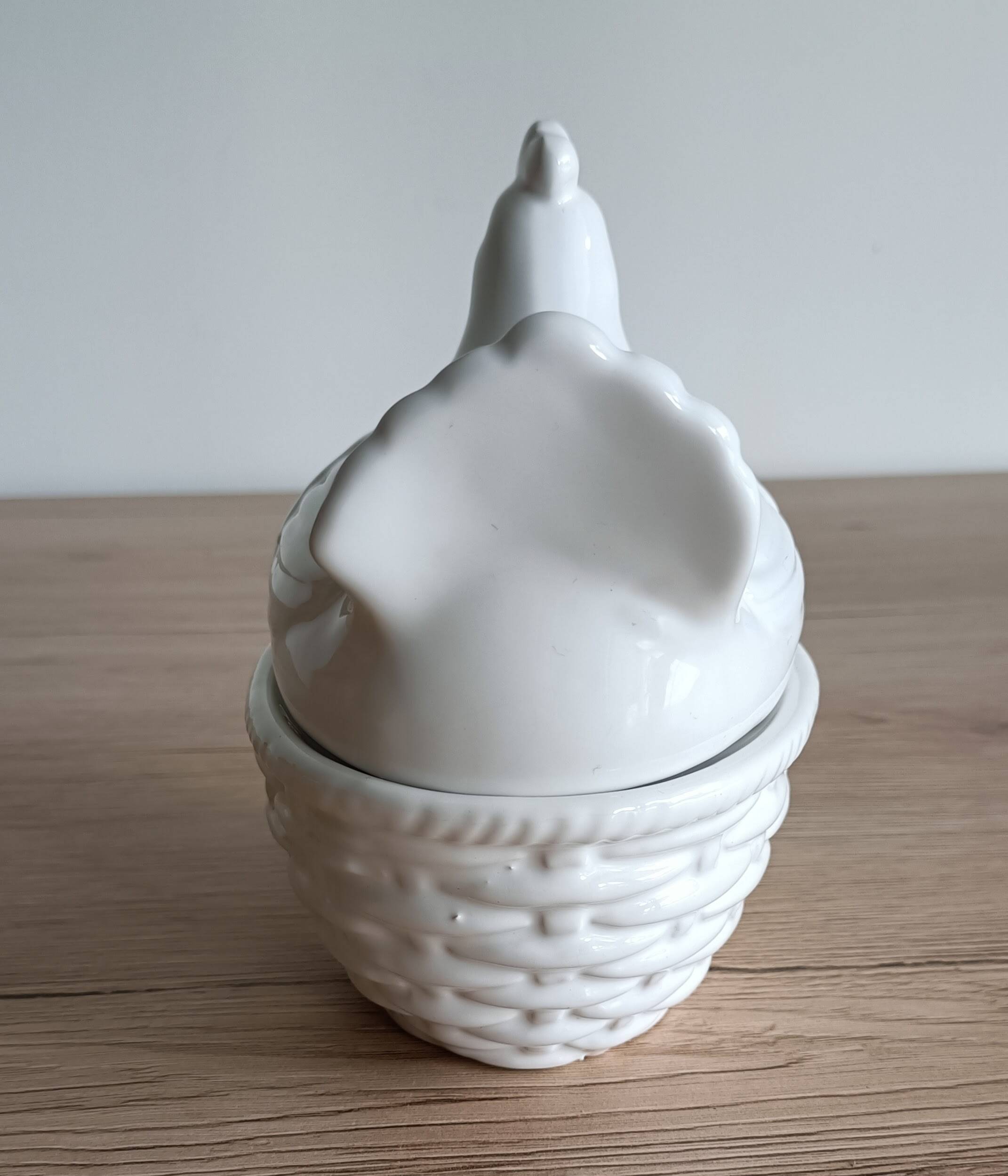 Sugar bowl with white ceramic hen decoration
