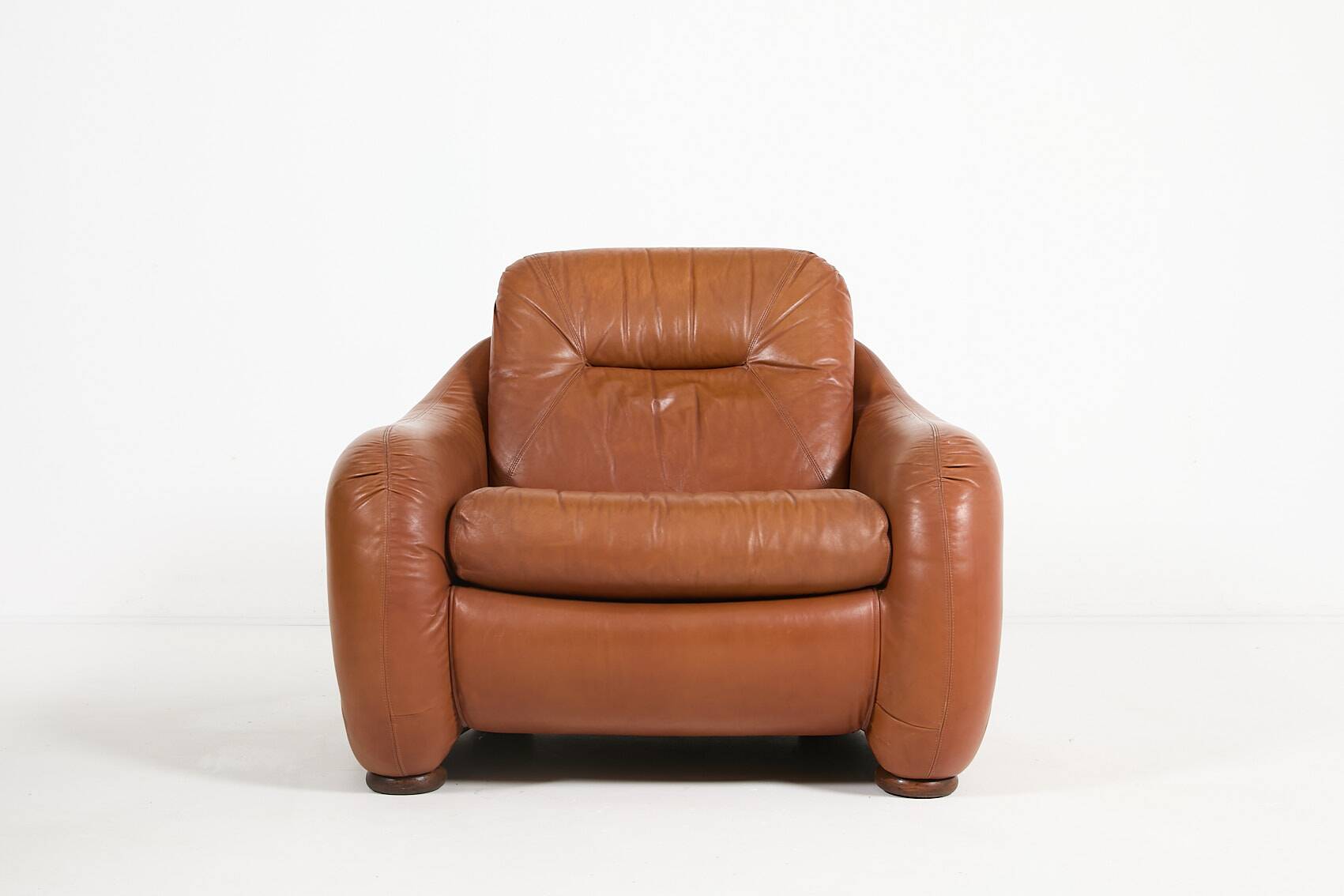 Sculptural Italian design leather lounge chair from 1960’s