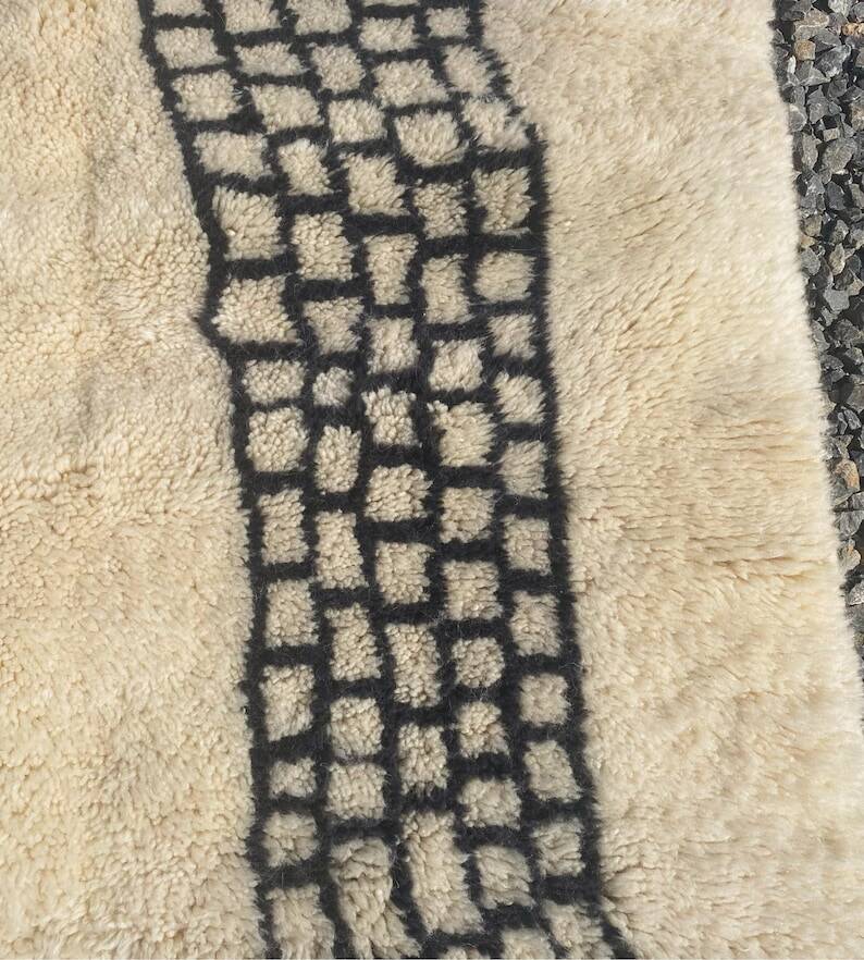 Moroccan Berber rug decorated 250cmx150cm