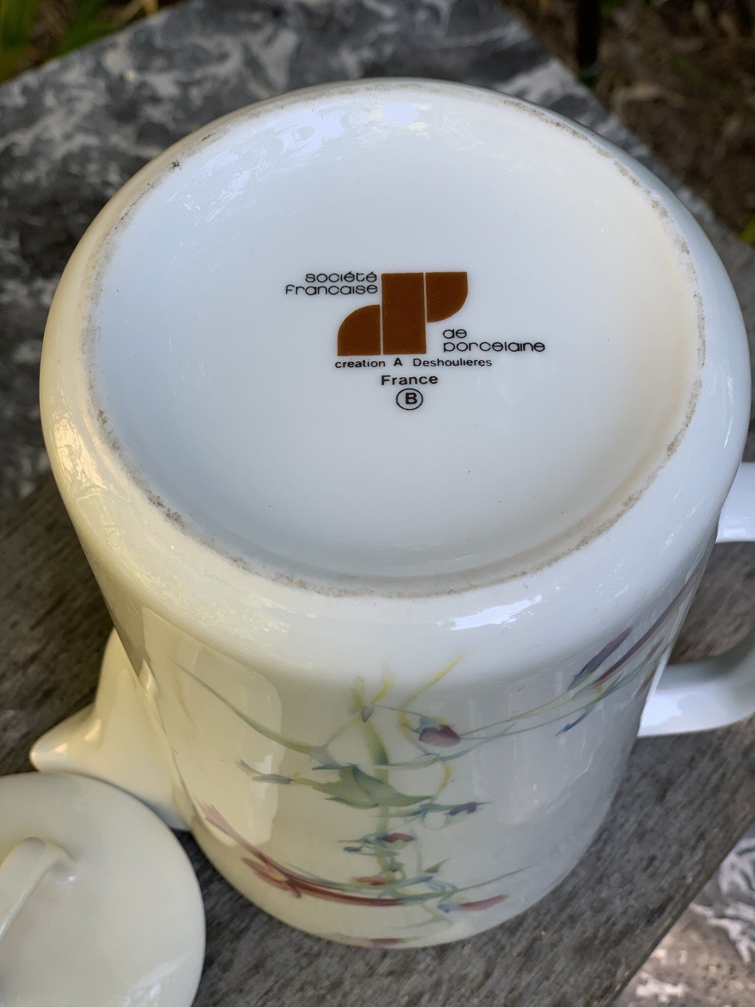 Deshoulières porcelain teapot