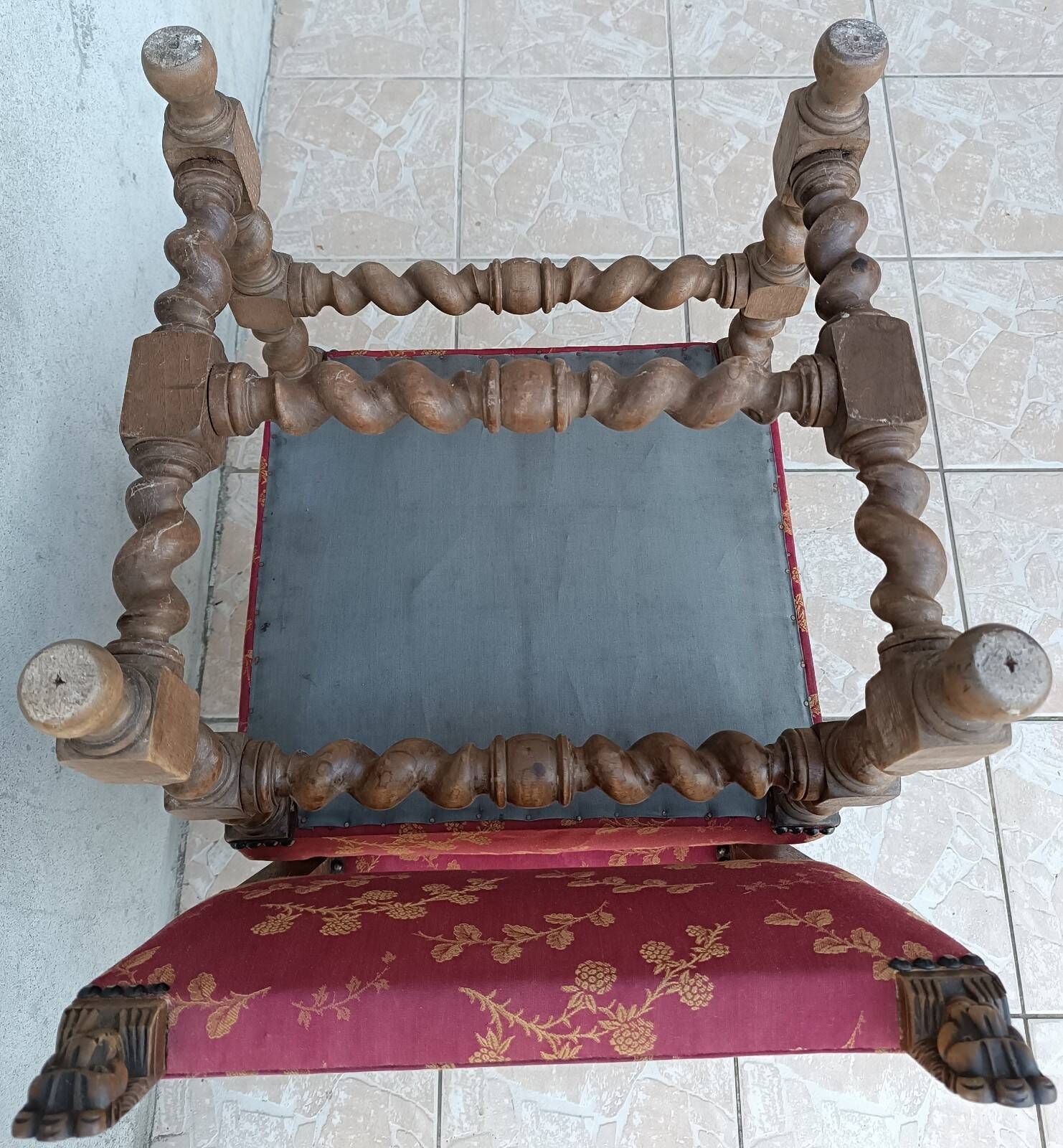 Pair of Louis XIII chairs in walnut, 19th century.