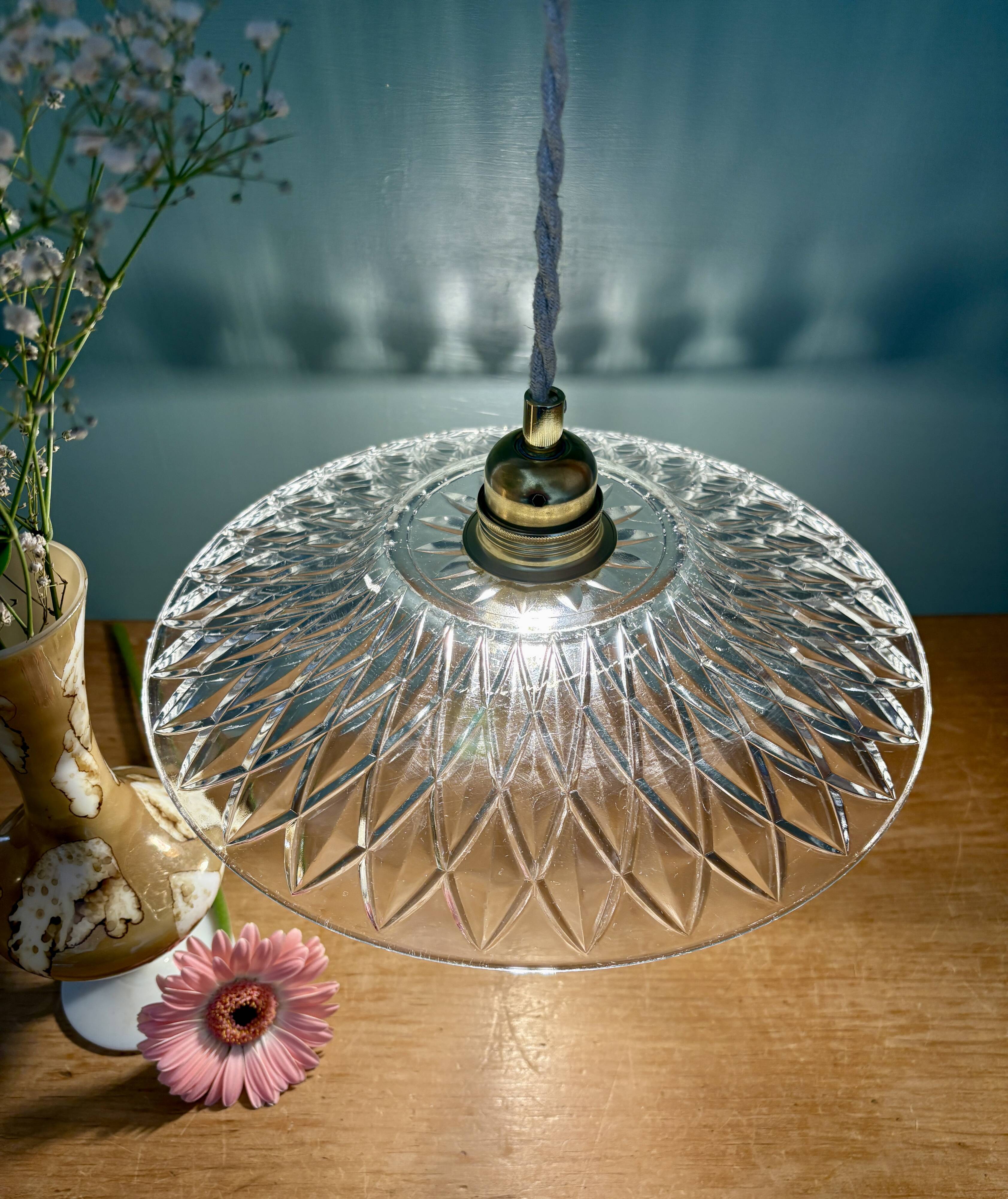 Suspension abat-jour vintage en verre moulé - collection vaisselle -