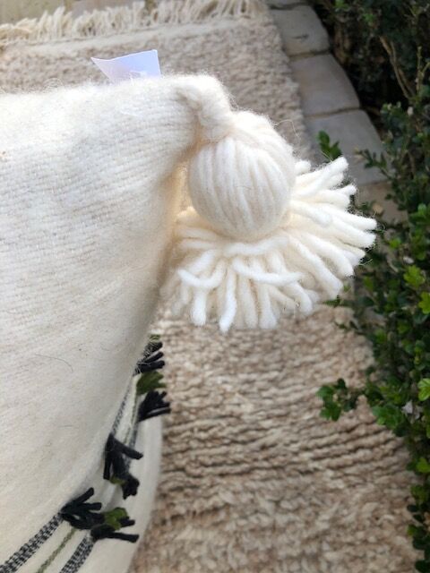 Pouf de sol en laine "a cheval"