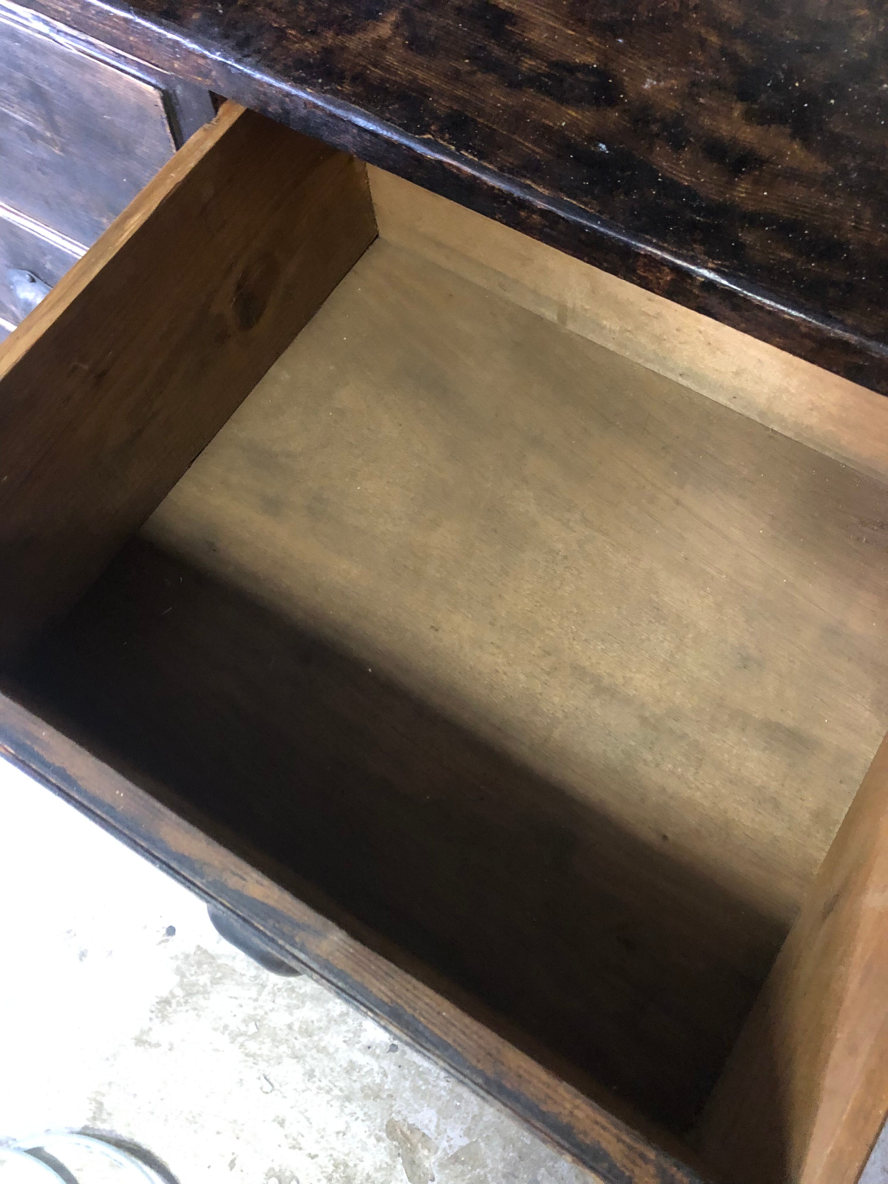 Meuble de métier à tiroirs et casiers