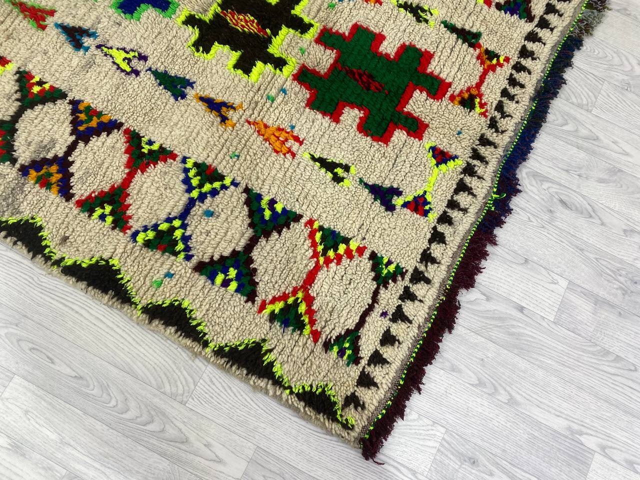 Handmade wool Berber rug 233 X 136 CM
