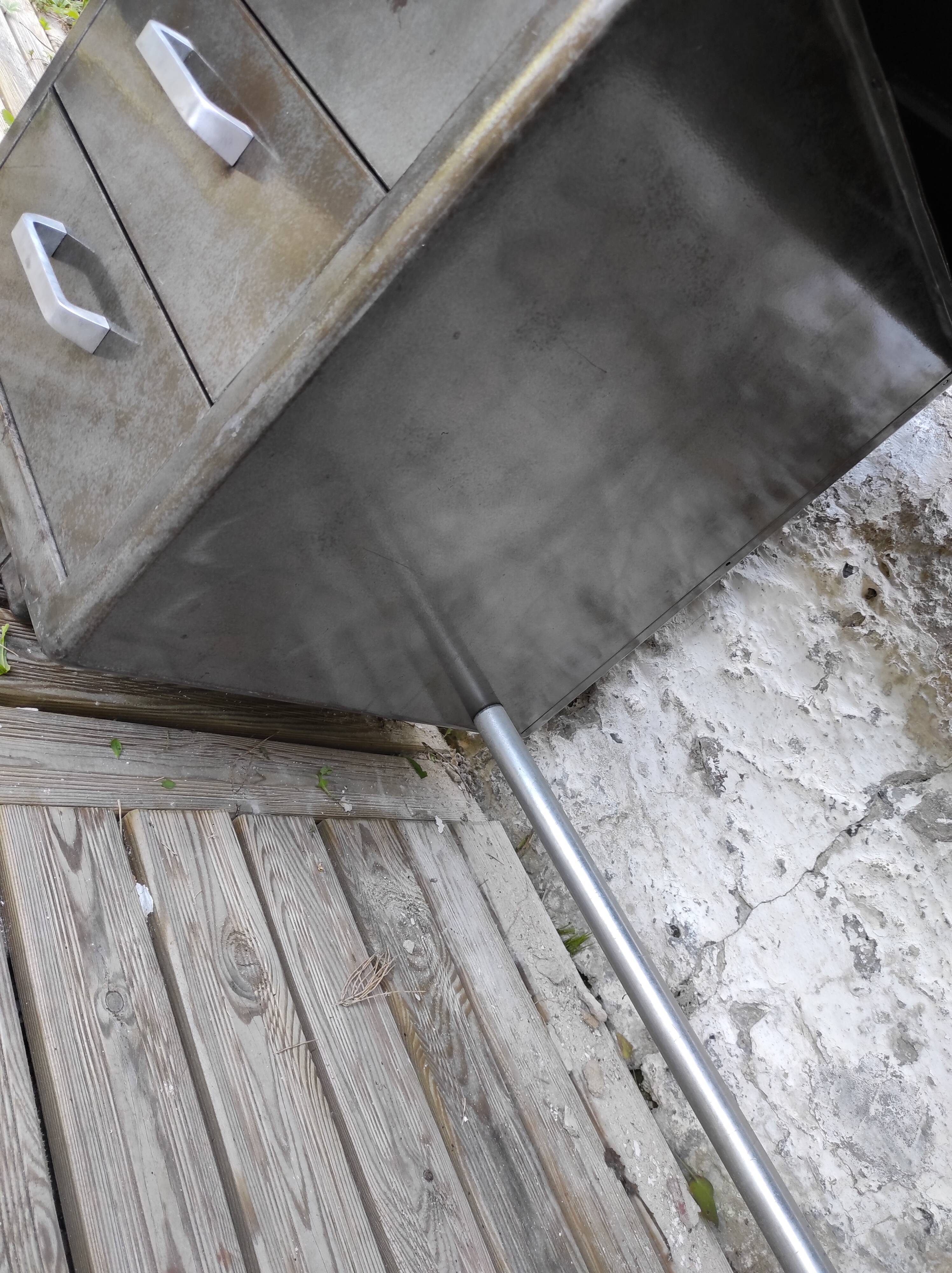 Strafor desk in brushed metal