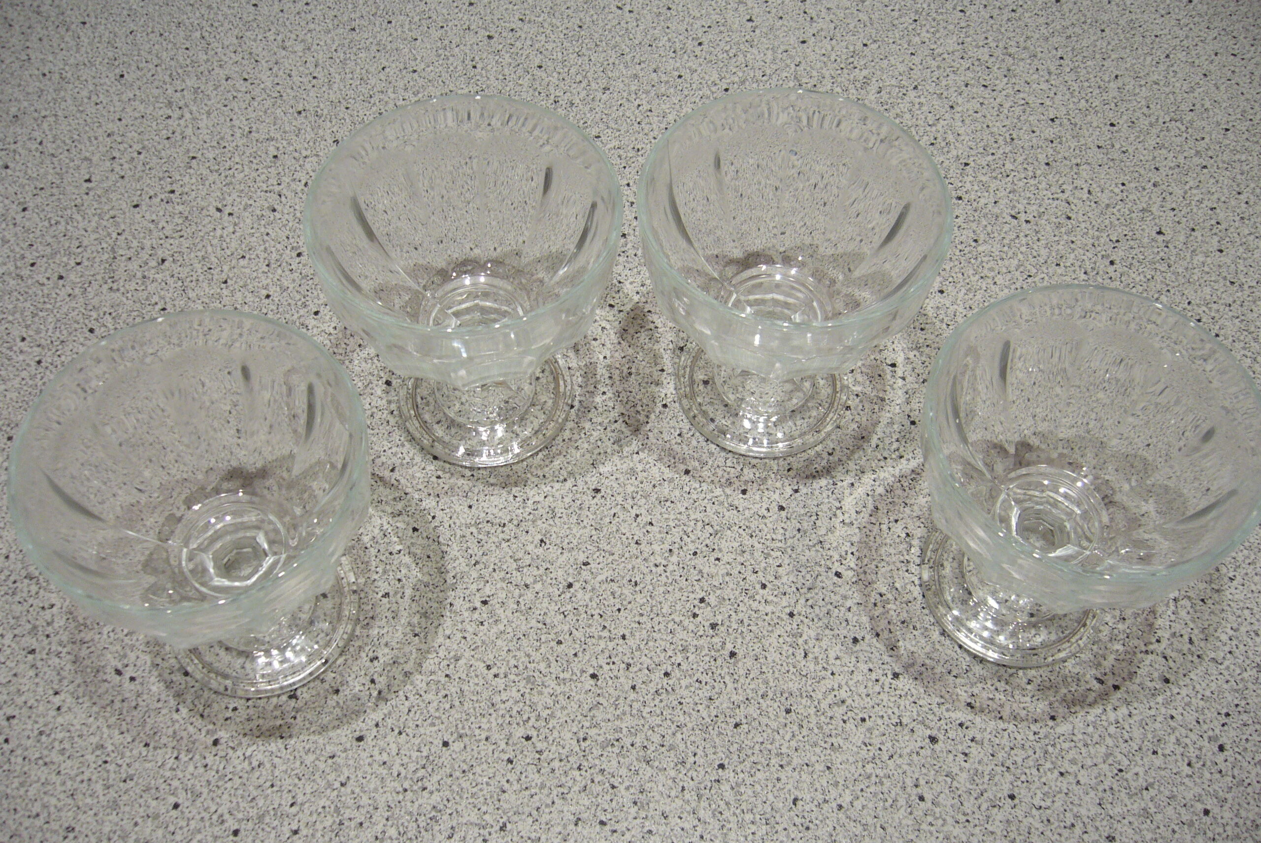 Lot of 4 art deco glasses cups