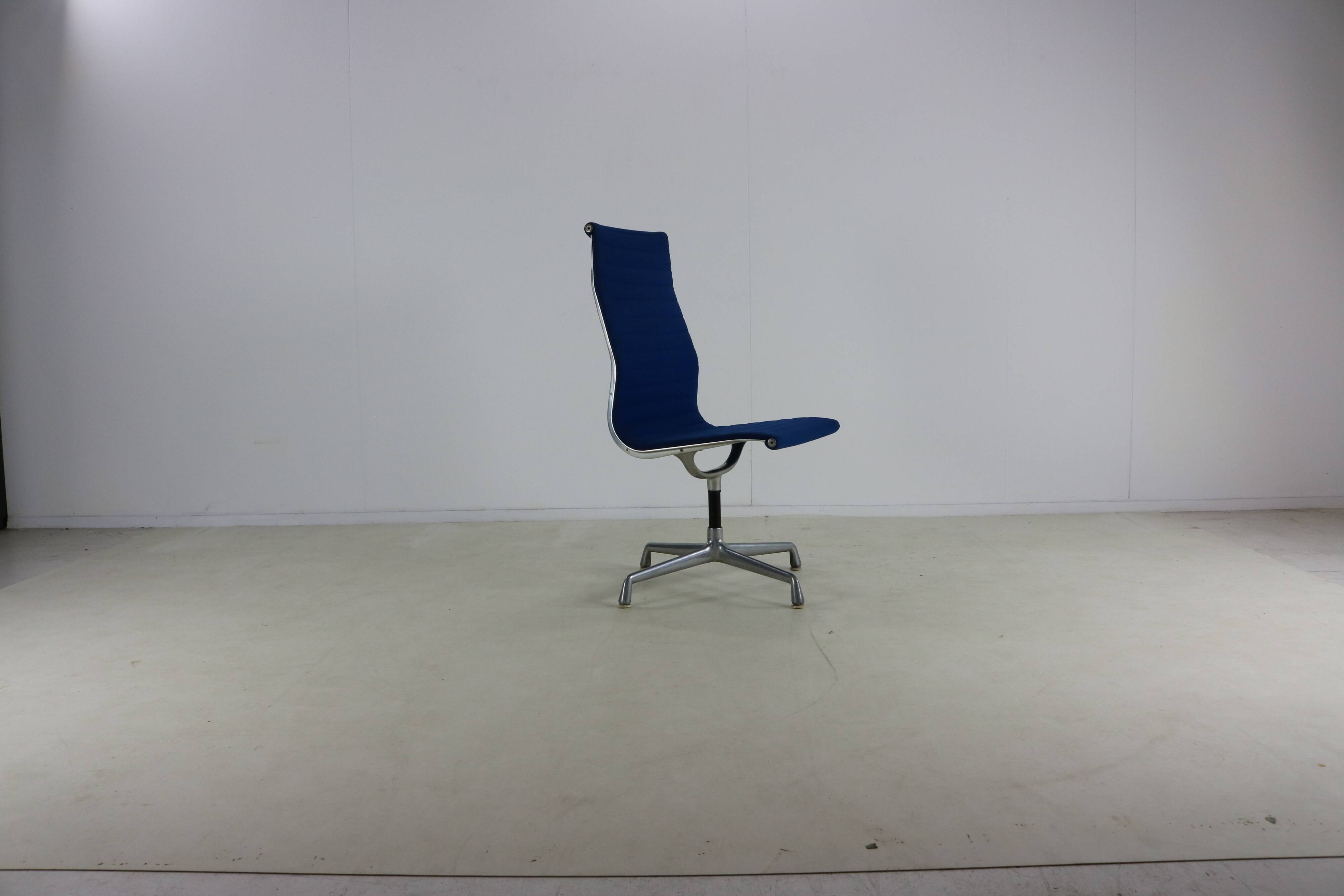 Set of seven office chairs by Charles Eames for Herman Miller Usa design