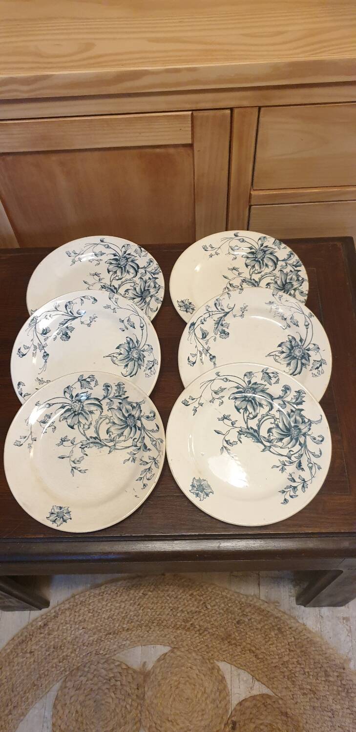 Six earthenware dinner plates from Grigny