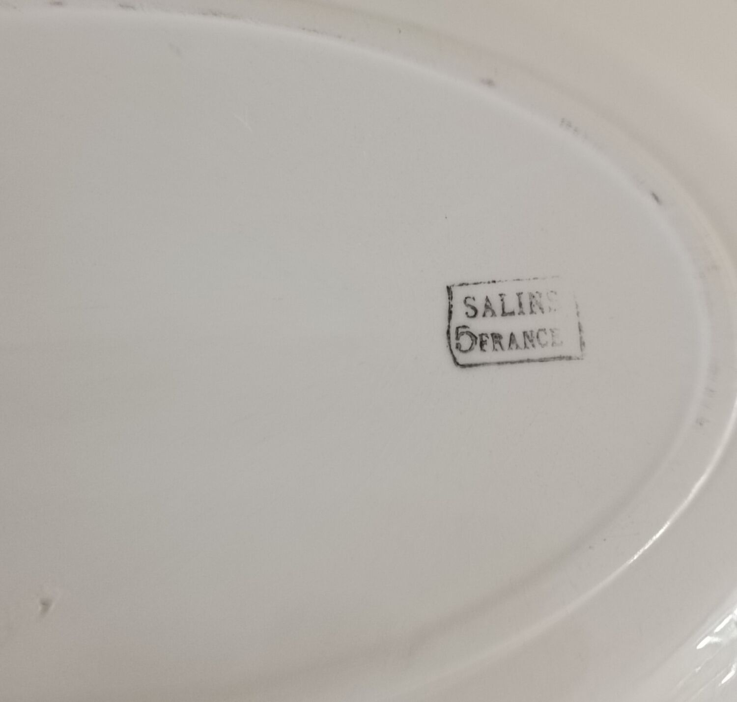 2 dishes and 1 plate iron earth Salins