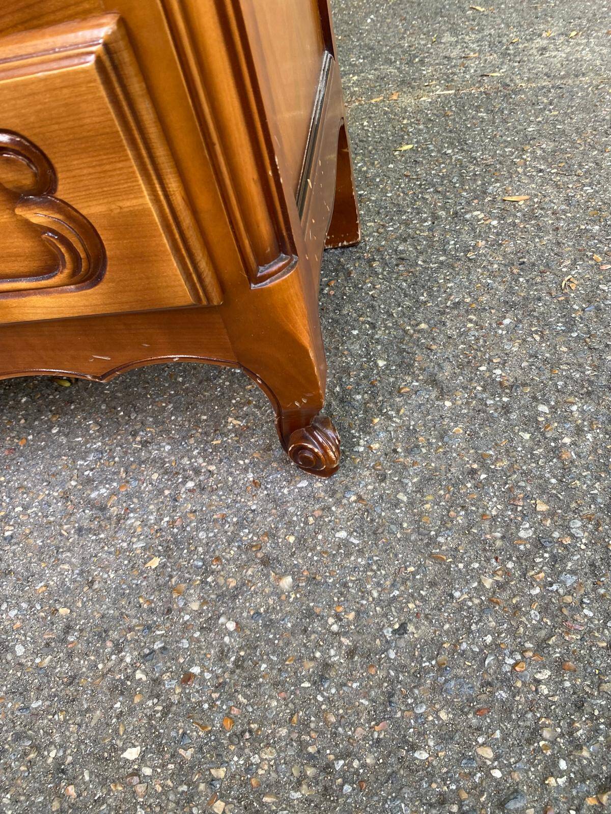 Louis XV display cabinet in solid wood from the 1970s.