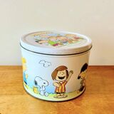 Vintage Snoopy metal box