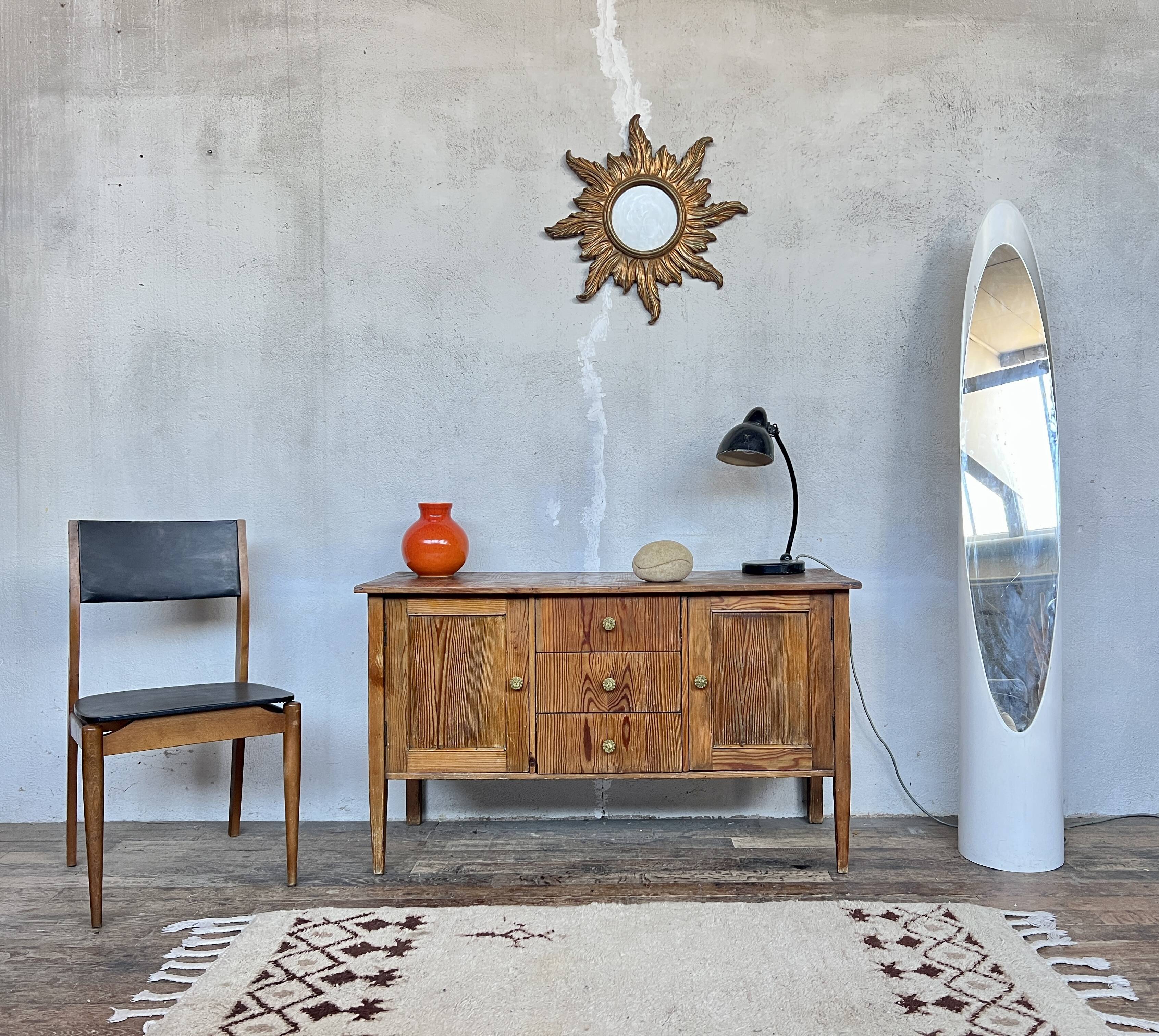 Vintage TV unit in pine with a Scandinavian look.
