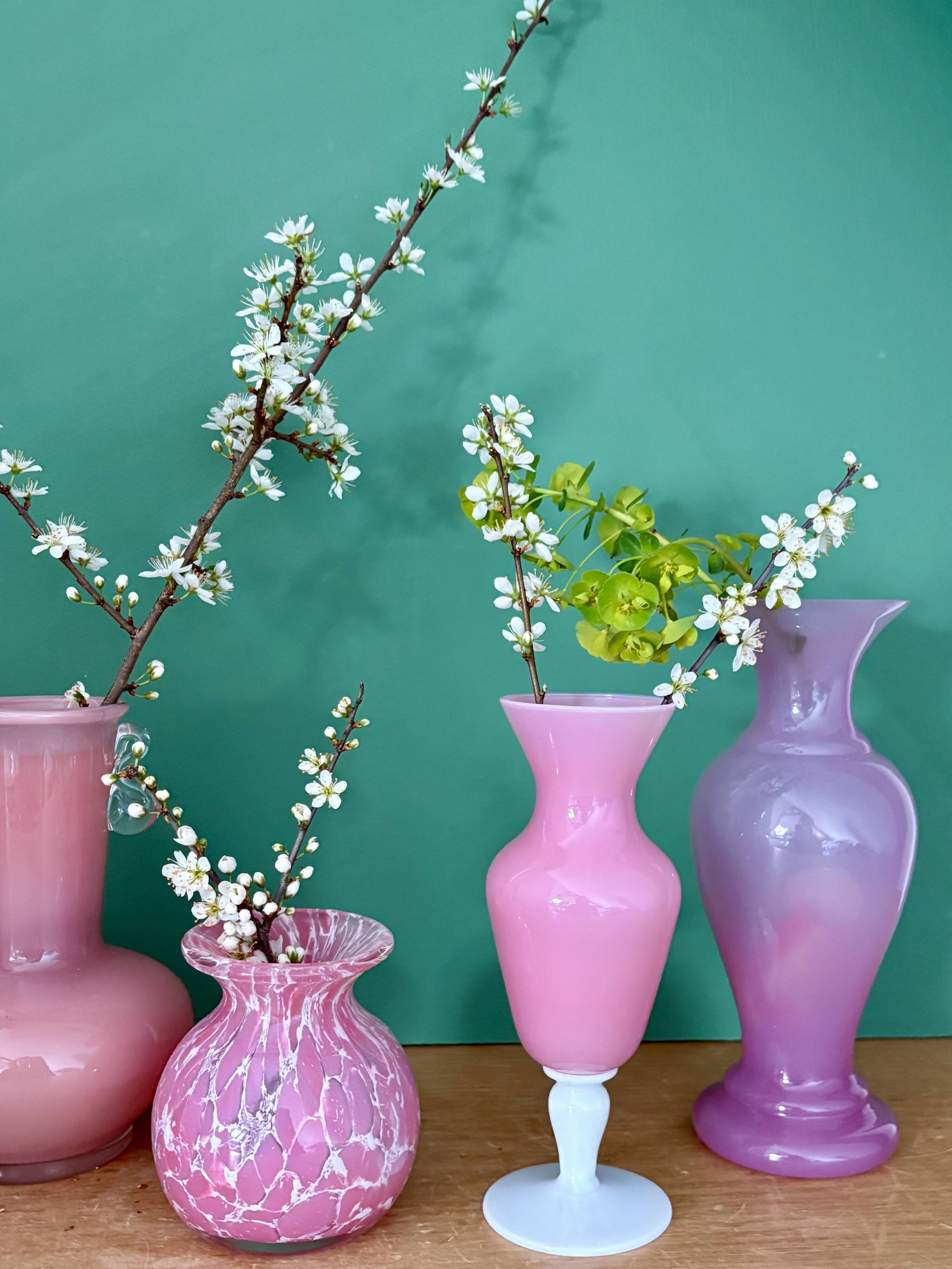 Set of 5 antique vases/soliflores in opaline and pink and red glass.