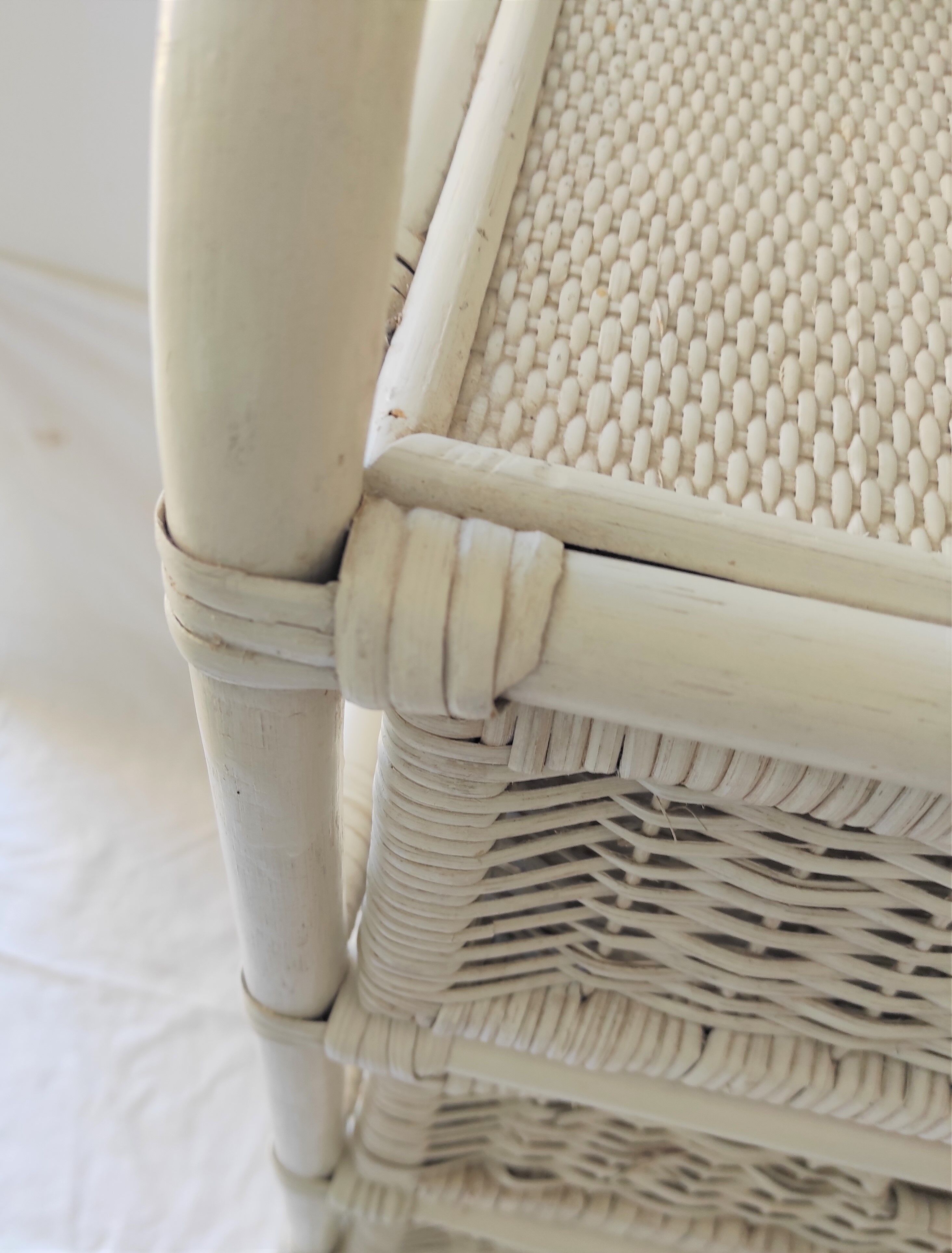 Meuble en rotin blanc