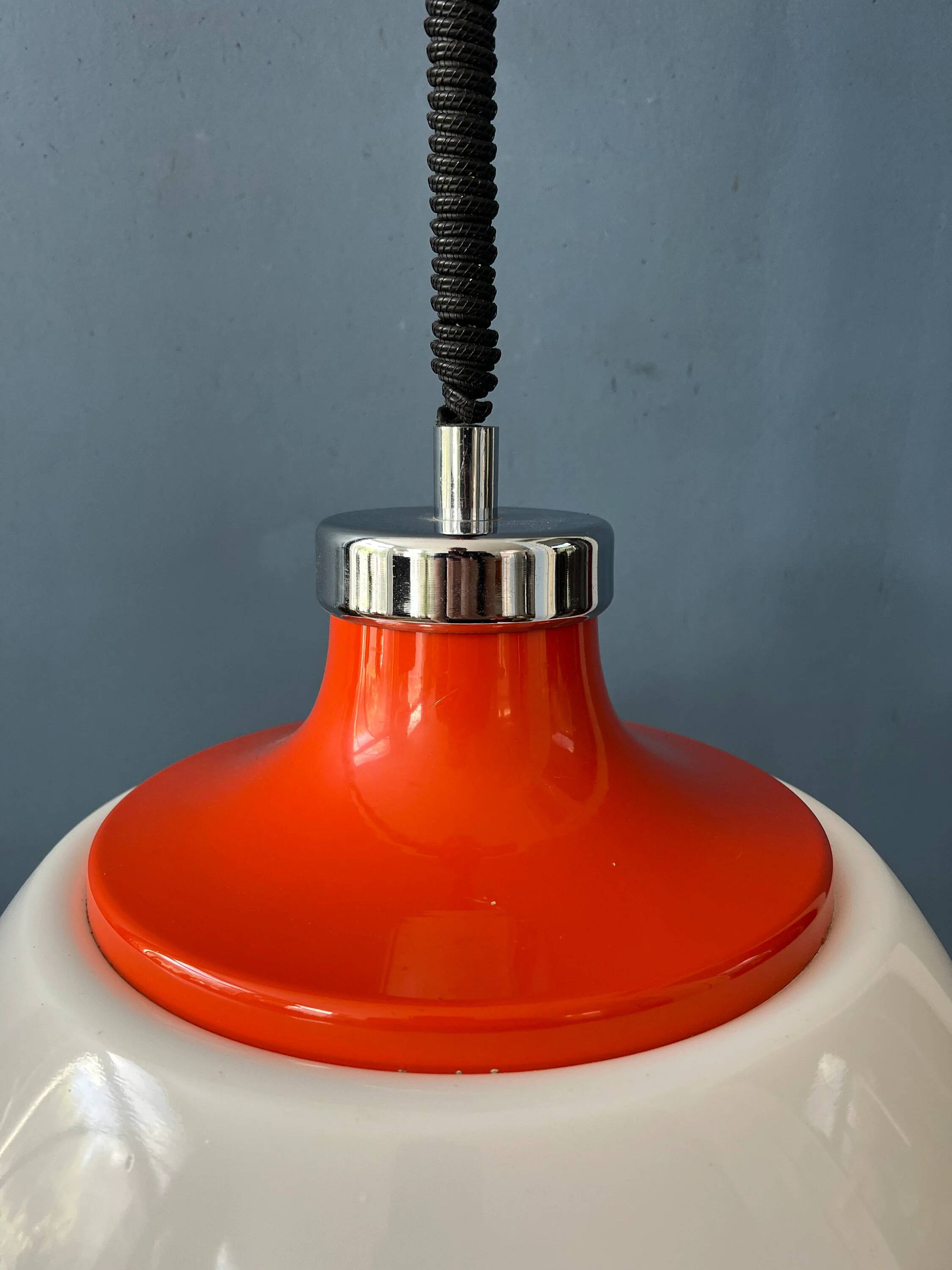 Suspension Space Age massive in white plexiglass Mid-Century with a red top cap.