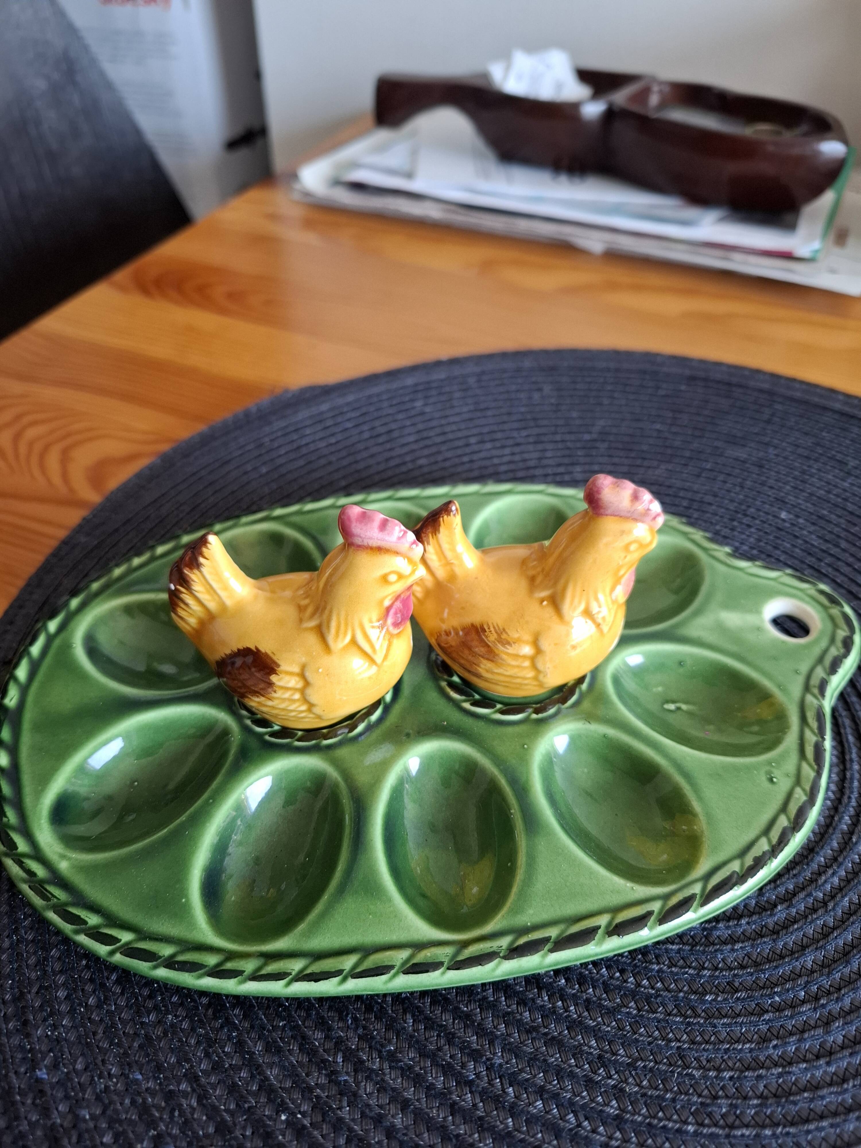 Earthenware egg dish with chicken-shaped salt and pepper shakers
