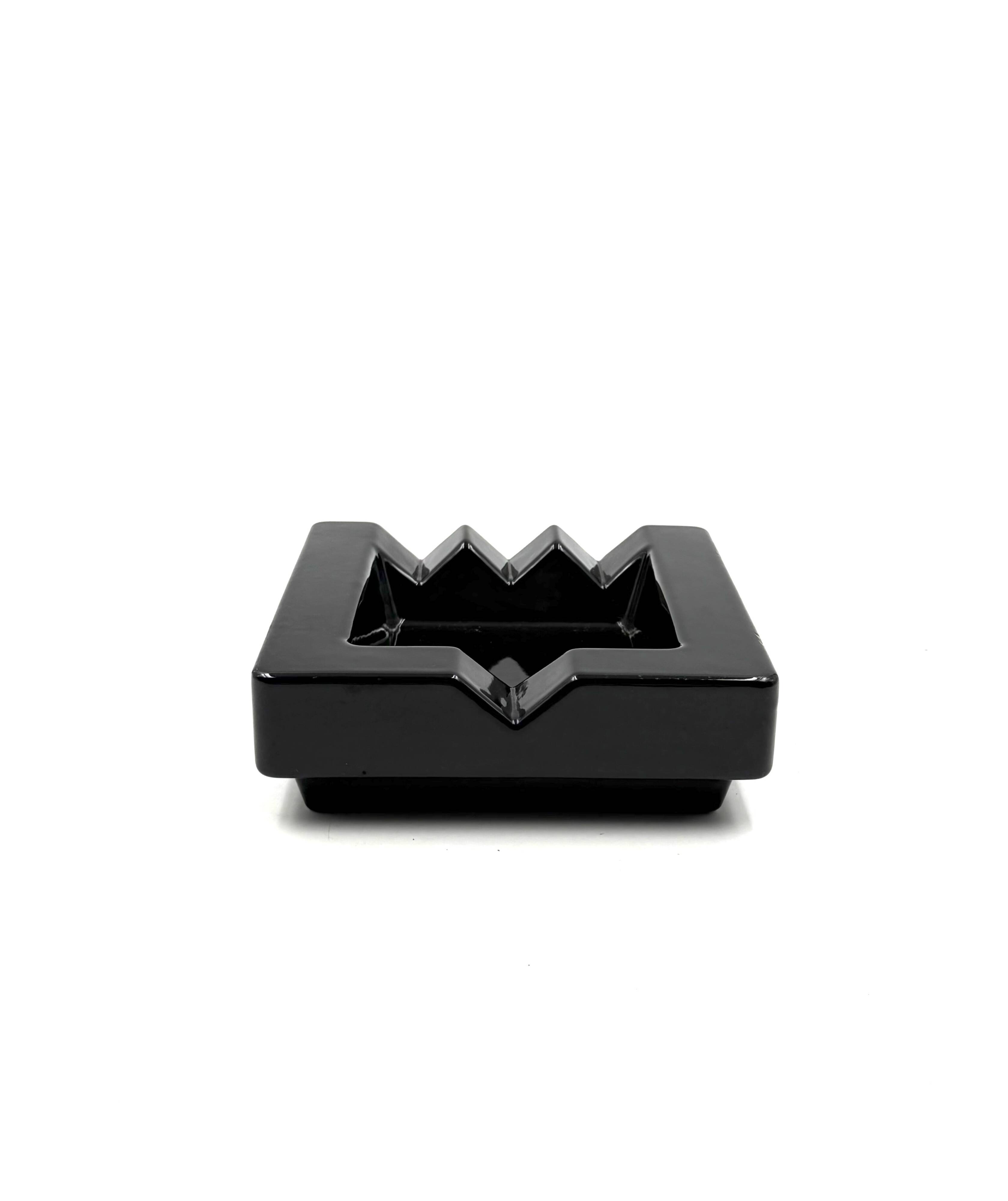 Postmodern ceramic ashtray, in the manner of Ettore Sottsass, il Mambruco,