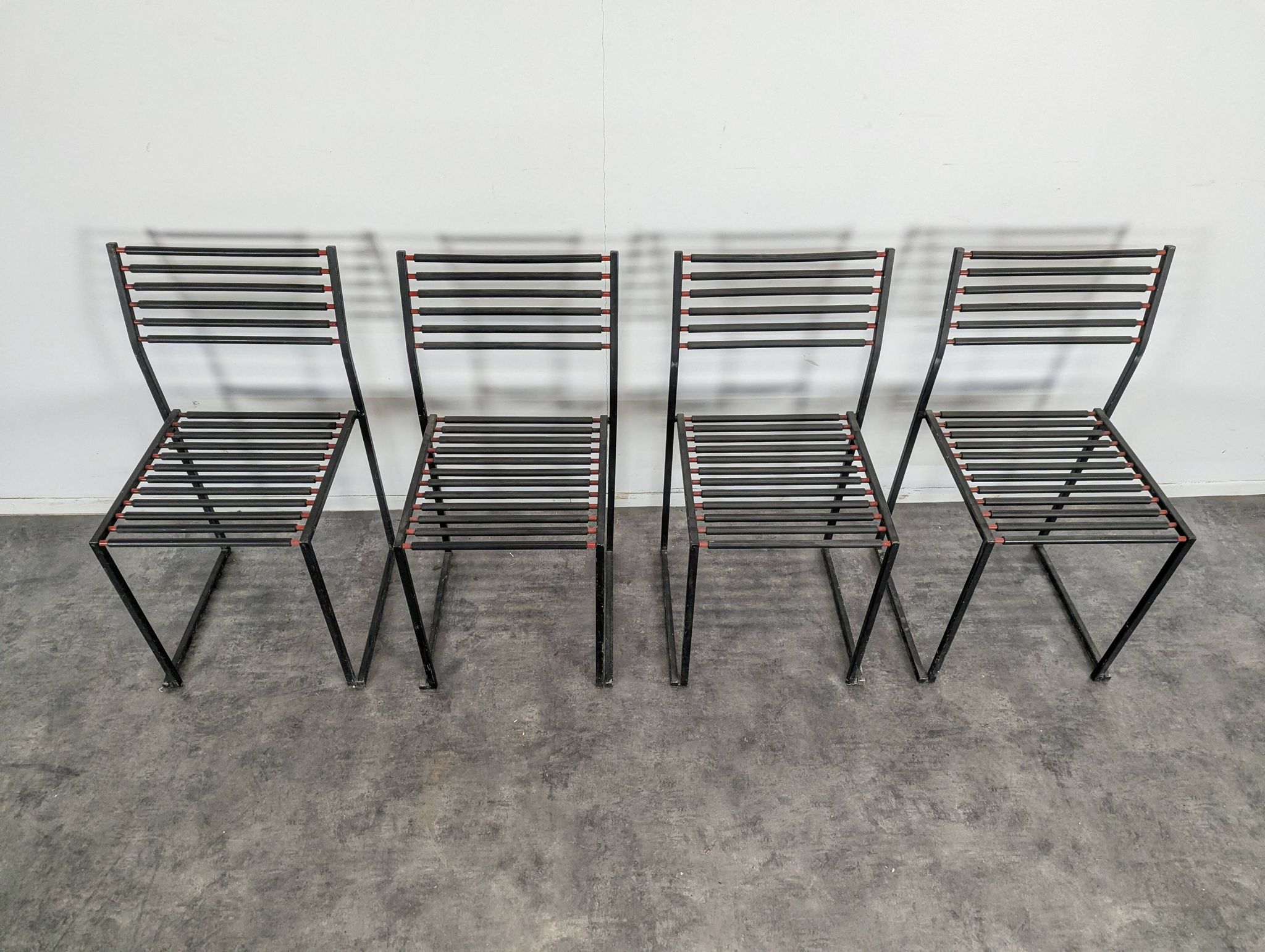 Set of 4 Memphis style chairs