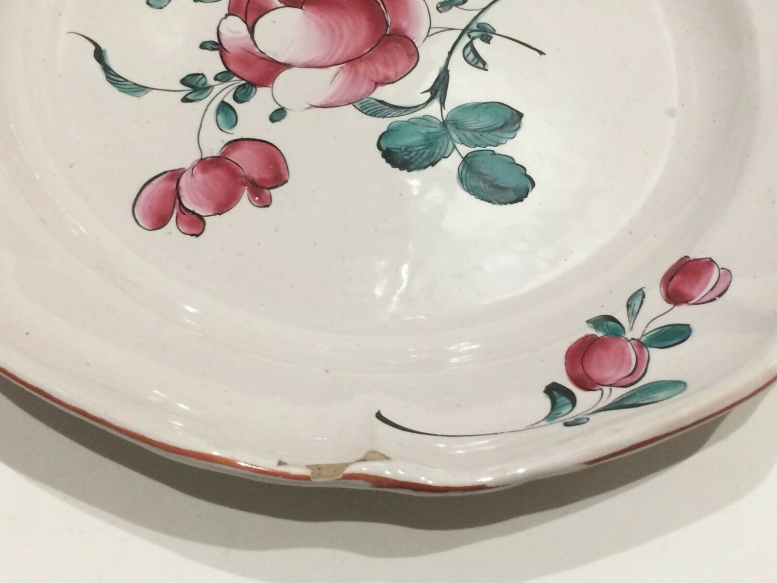 Eastern earthenware plate decorated bouquet of flowers