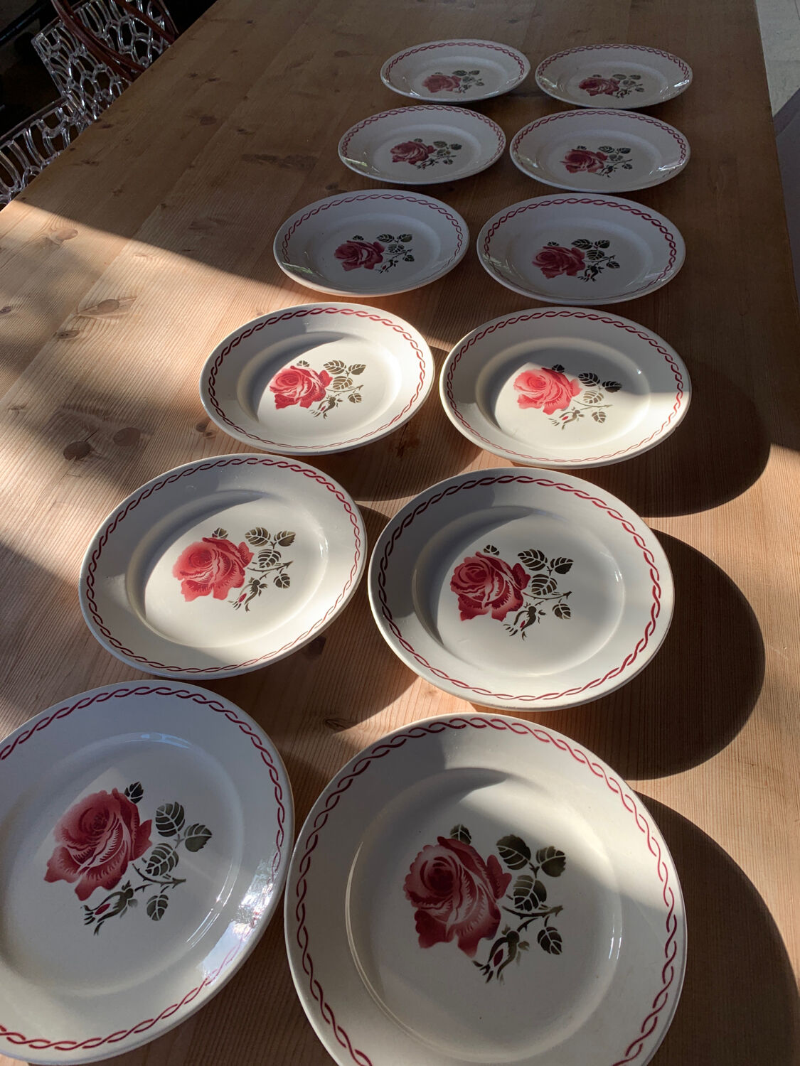 Set of 12 Badonvillier Germaine flat plates
