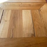 Extendable table in solid oak
