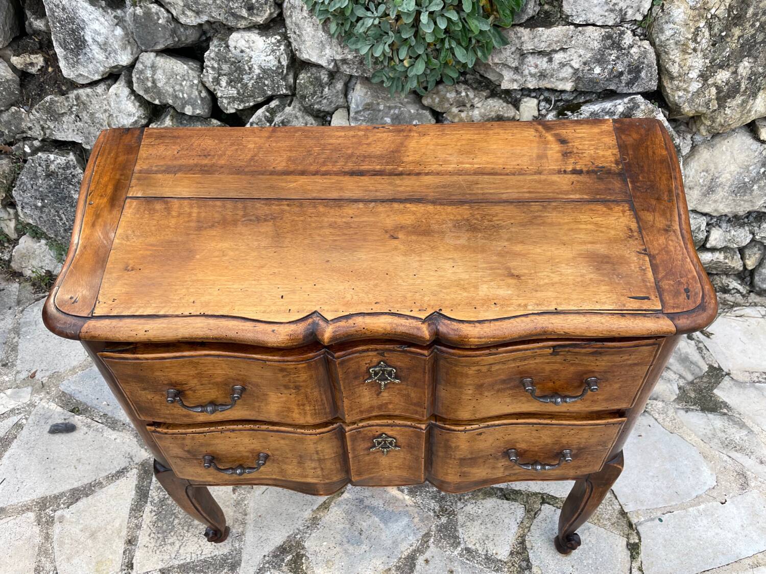 Petite commode en noyer d’époque louis xvi  18 eme siècle