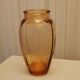 Vase en verre rose
