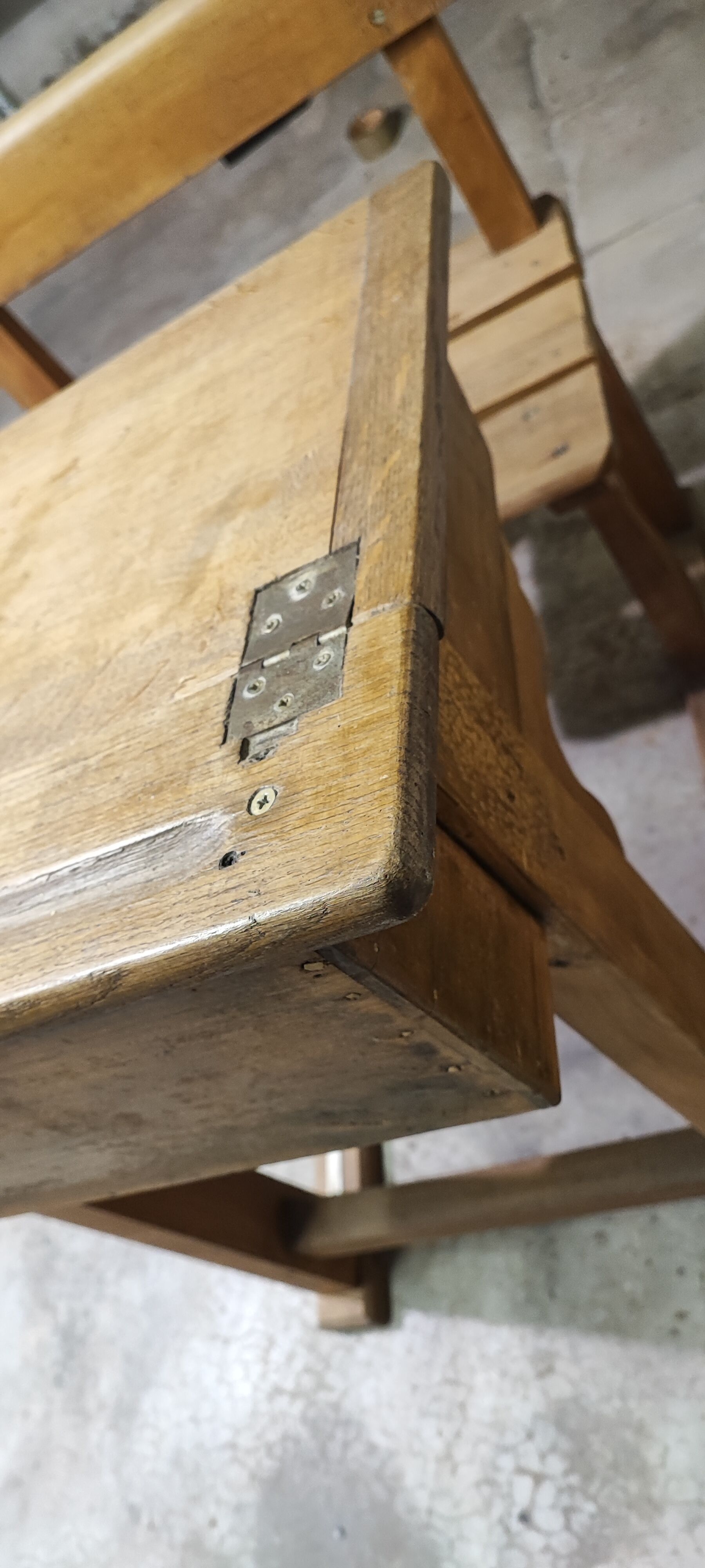 Bureau pupitre écolier une personne