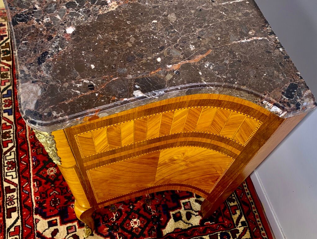 Chest of drawers with curved façade, transition style, in veneer of precious wood