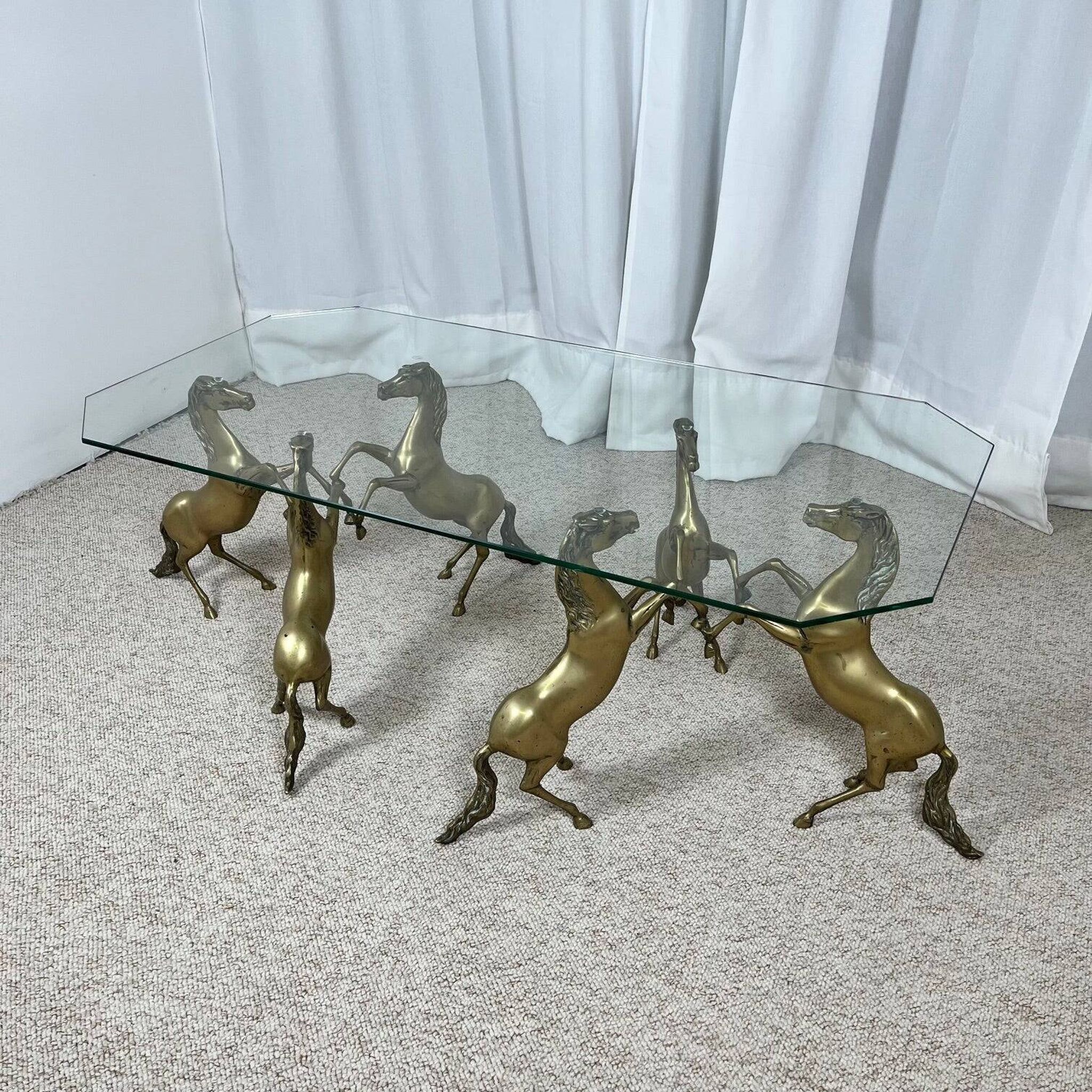 Hollywood Regency style coffee table, 6 patinated brass horses and glass top, 1970.