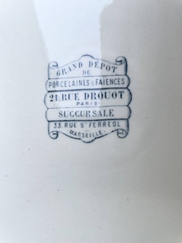 Plat ancien à œufs en terre de fer – Émile Bourgeois, fin XIXe siècle