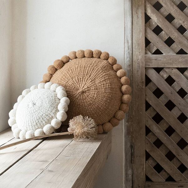 Mini coussin rond à pompons blanc en laine