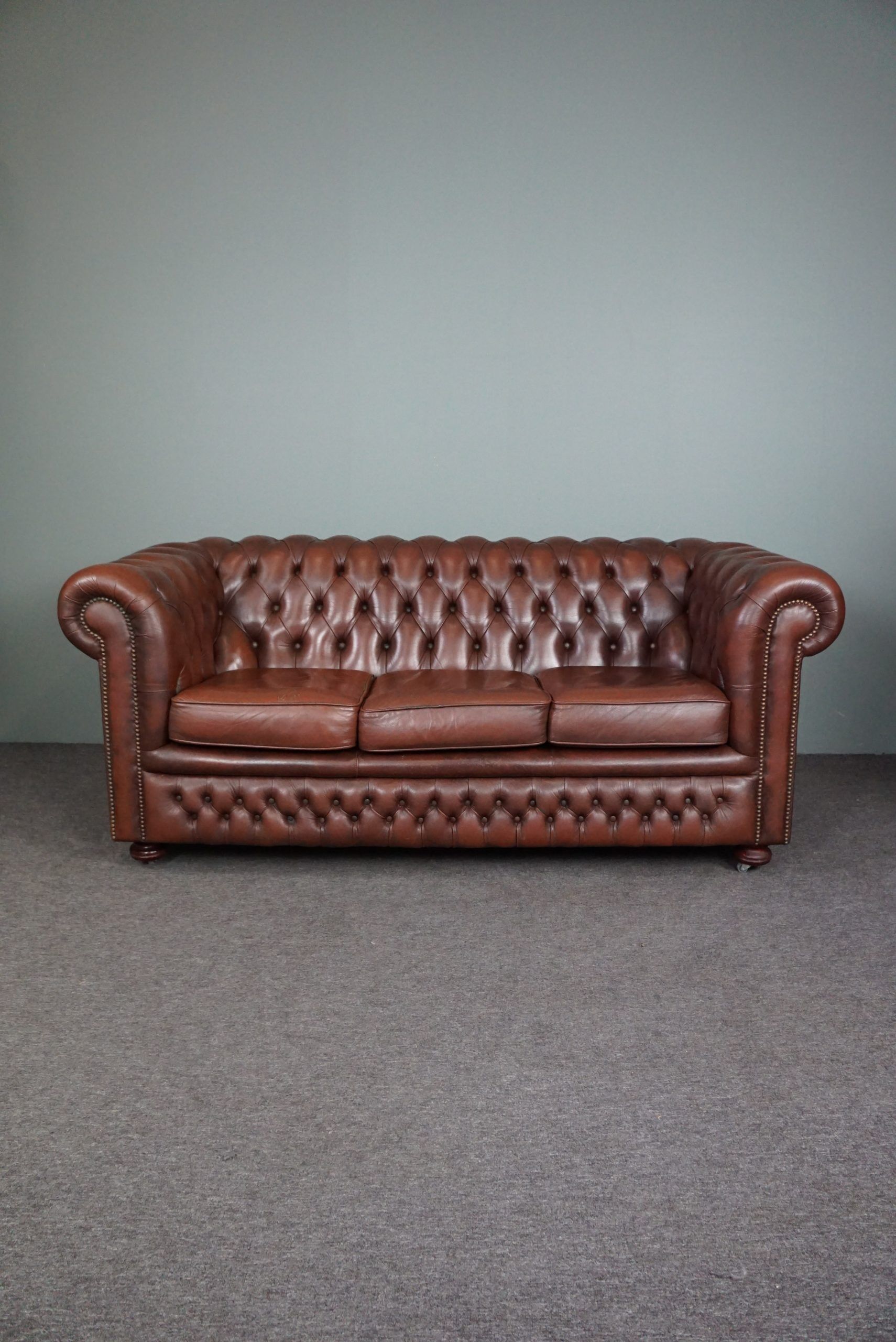 Chesterfield sofa 2.5 seats