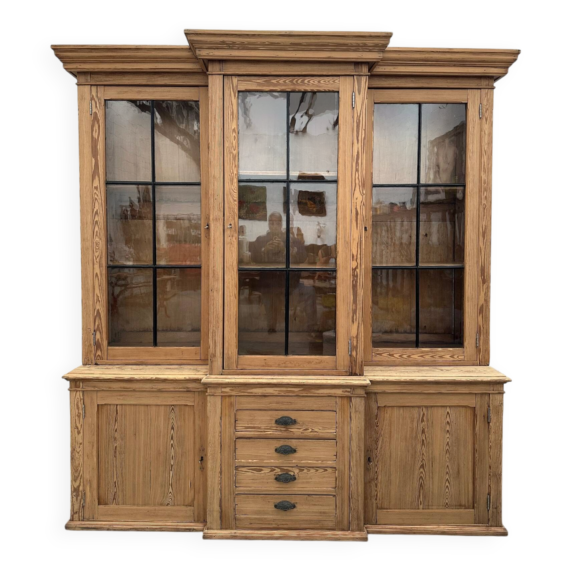 Masterful exhibition showcase from the early 20th century