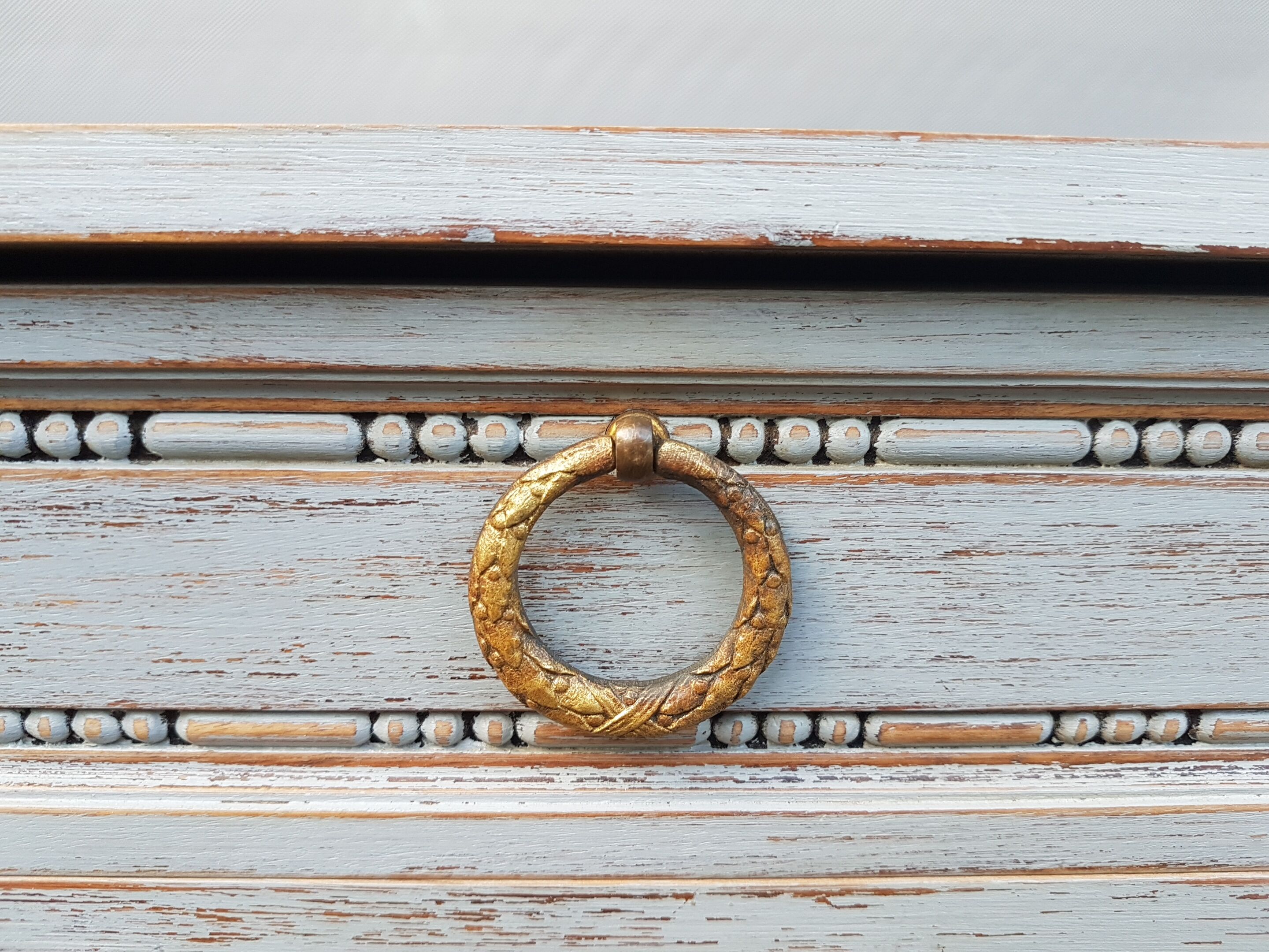 3-plate Gustavian-style curved console