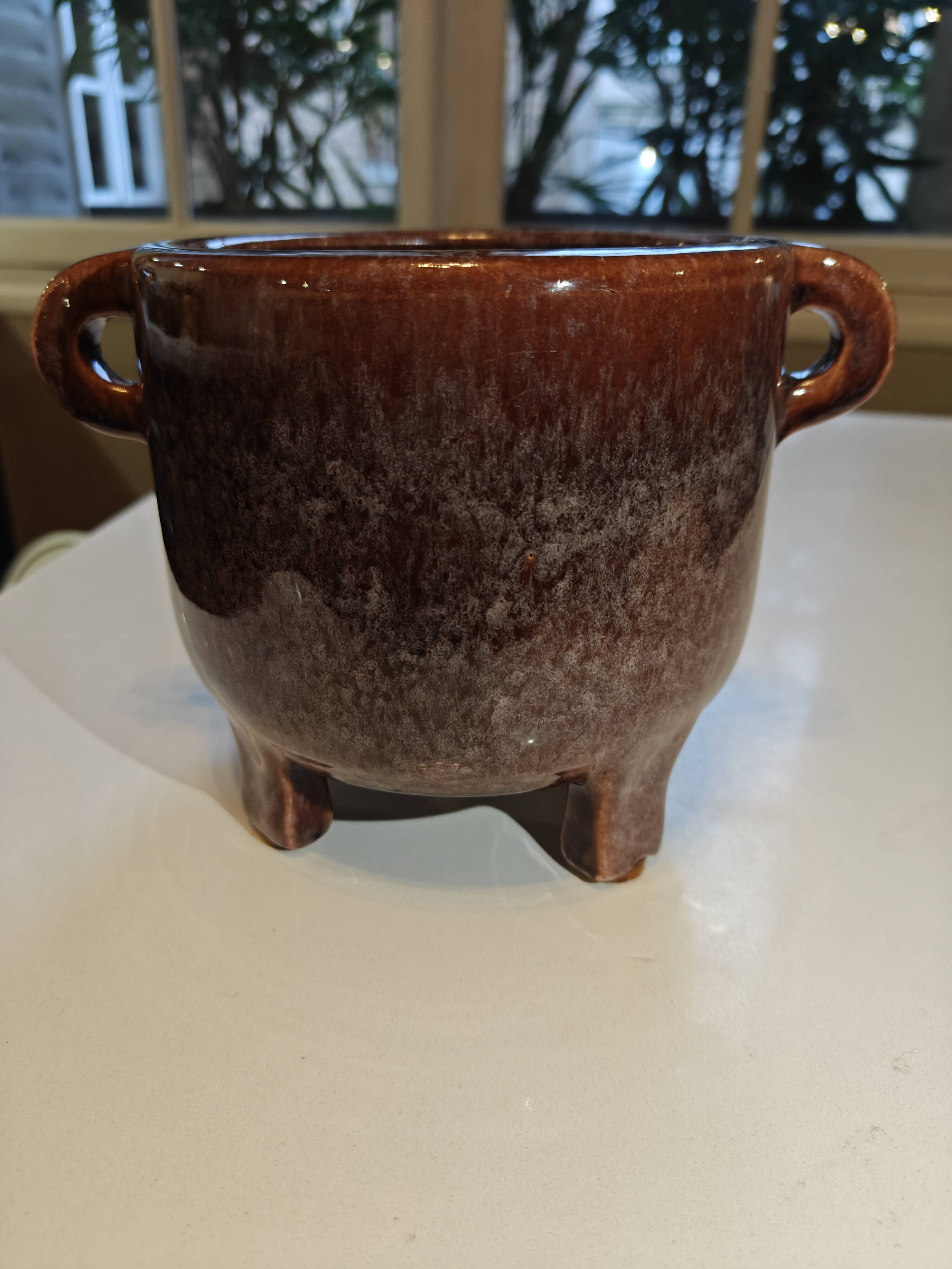 Accolay ceramic cache-pot vase