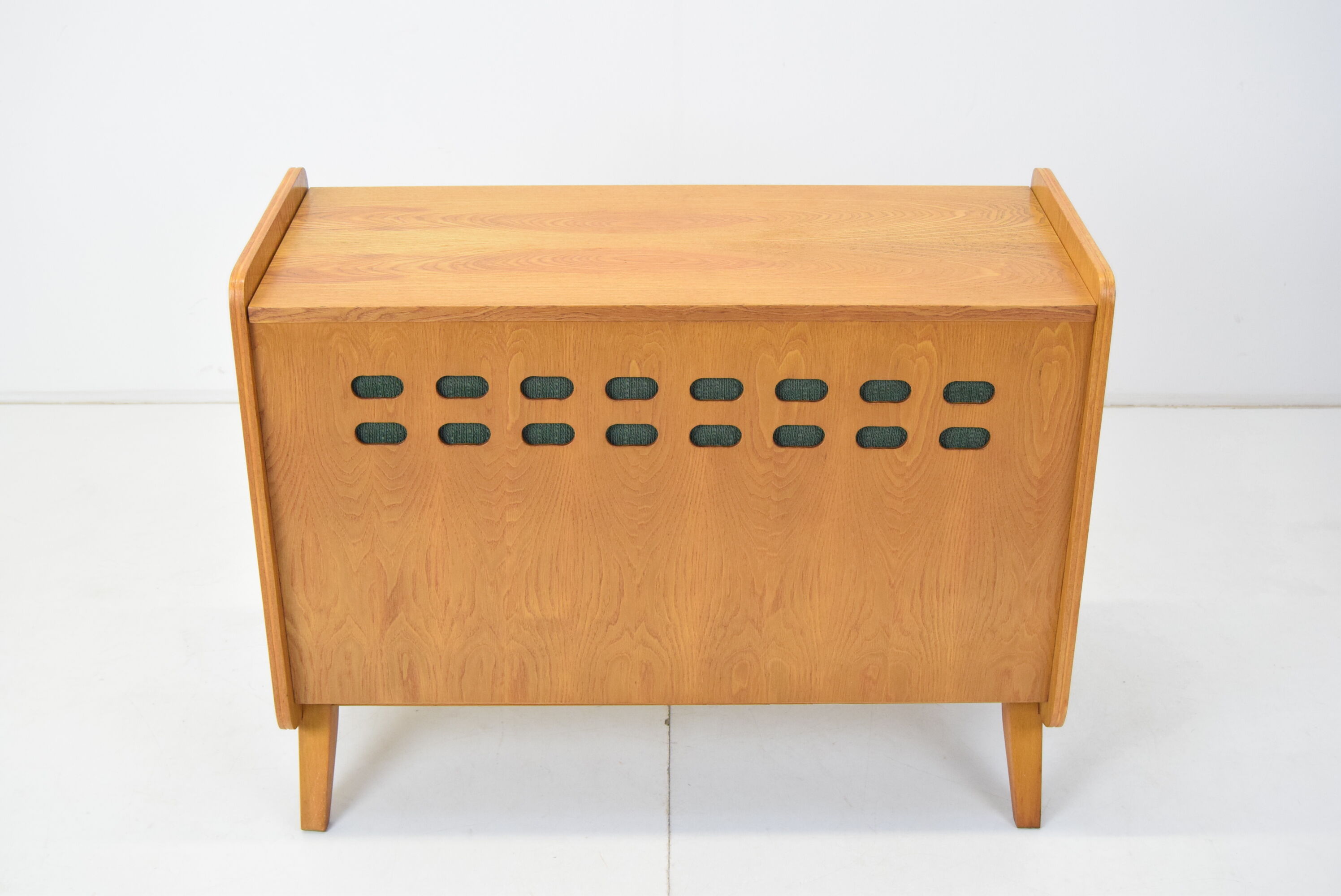 Commode du milieu du siècle Tatra Pravenec années 1960.
