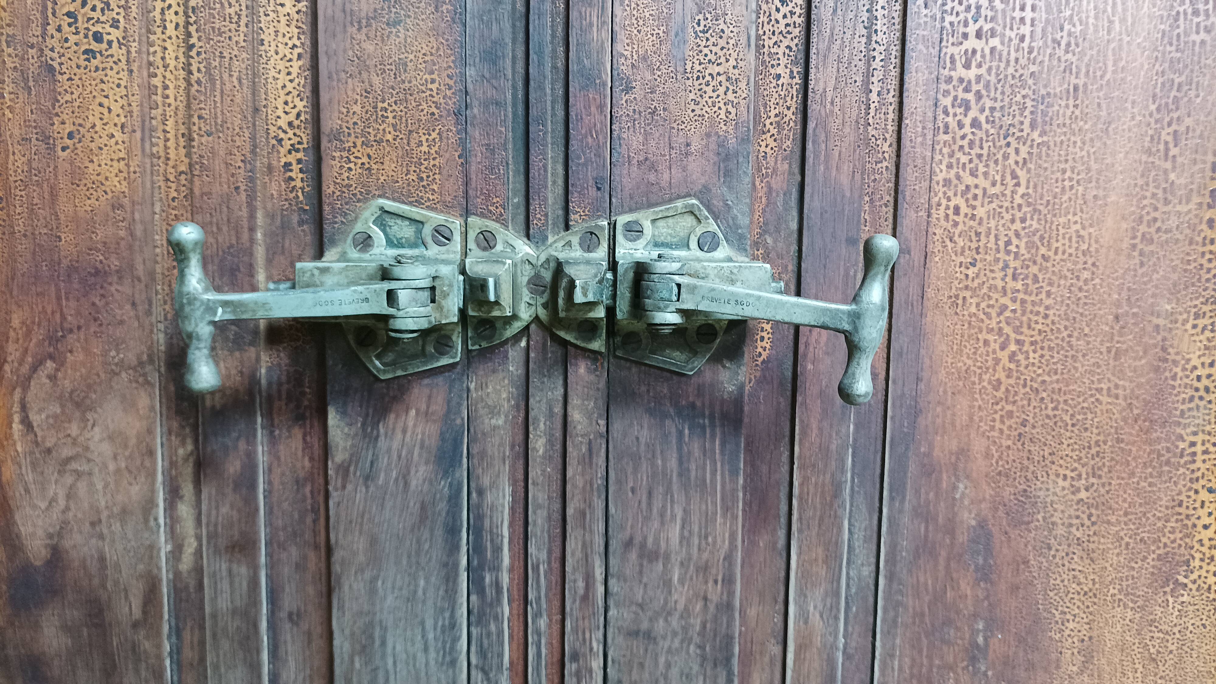 Xavier Aubert Dijon butcher's cooler in solid oak, professional furniture